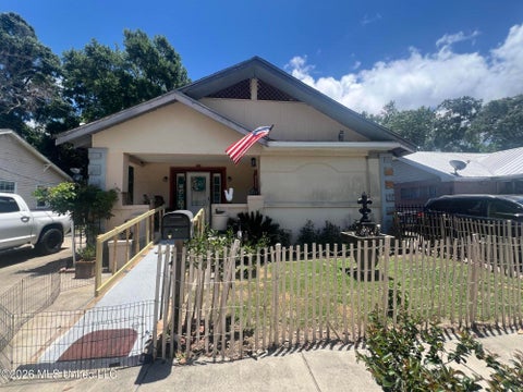 Homes For Sale - 214 Querens Avenue<br/> Harrison County, Biloxi, MS 39530