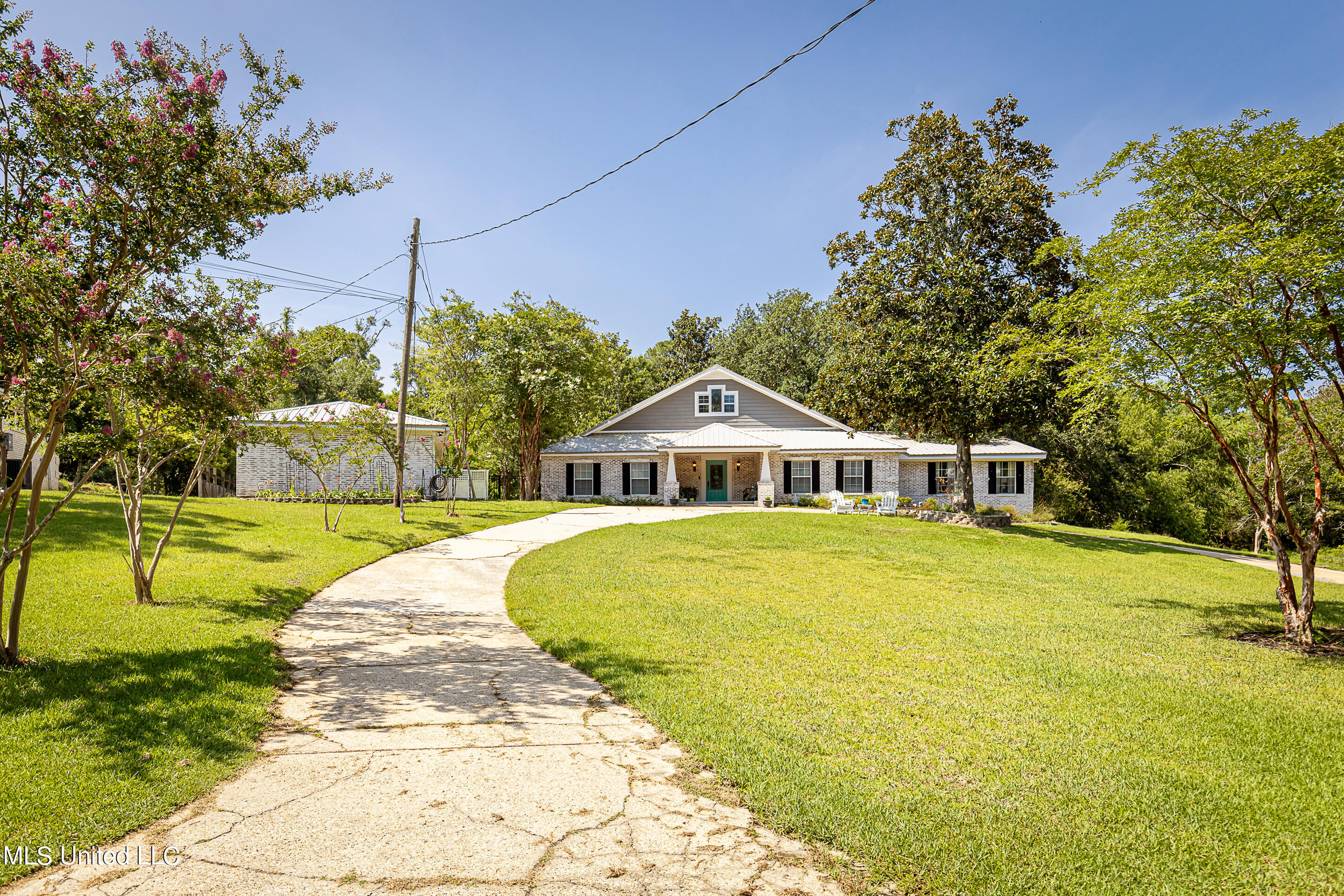 1802 Stuart Avenue, Ocean Springs, Mississippi image 2
