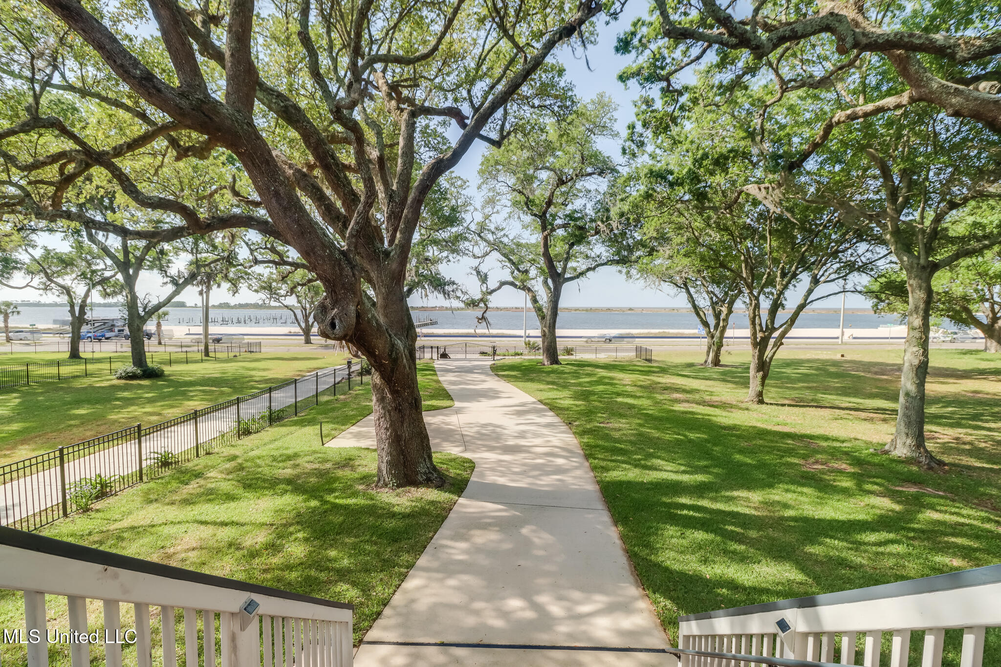 544 Beach Boulevard, Biloxi, Mississippi image 10