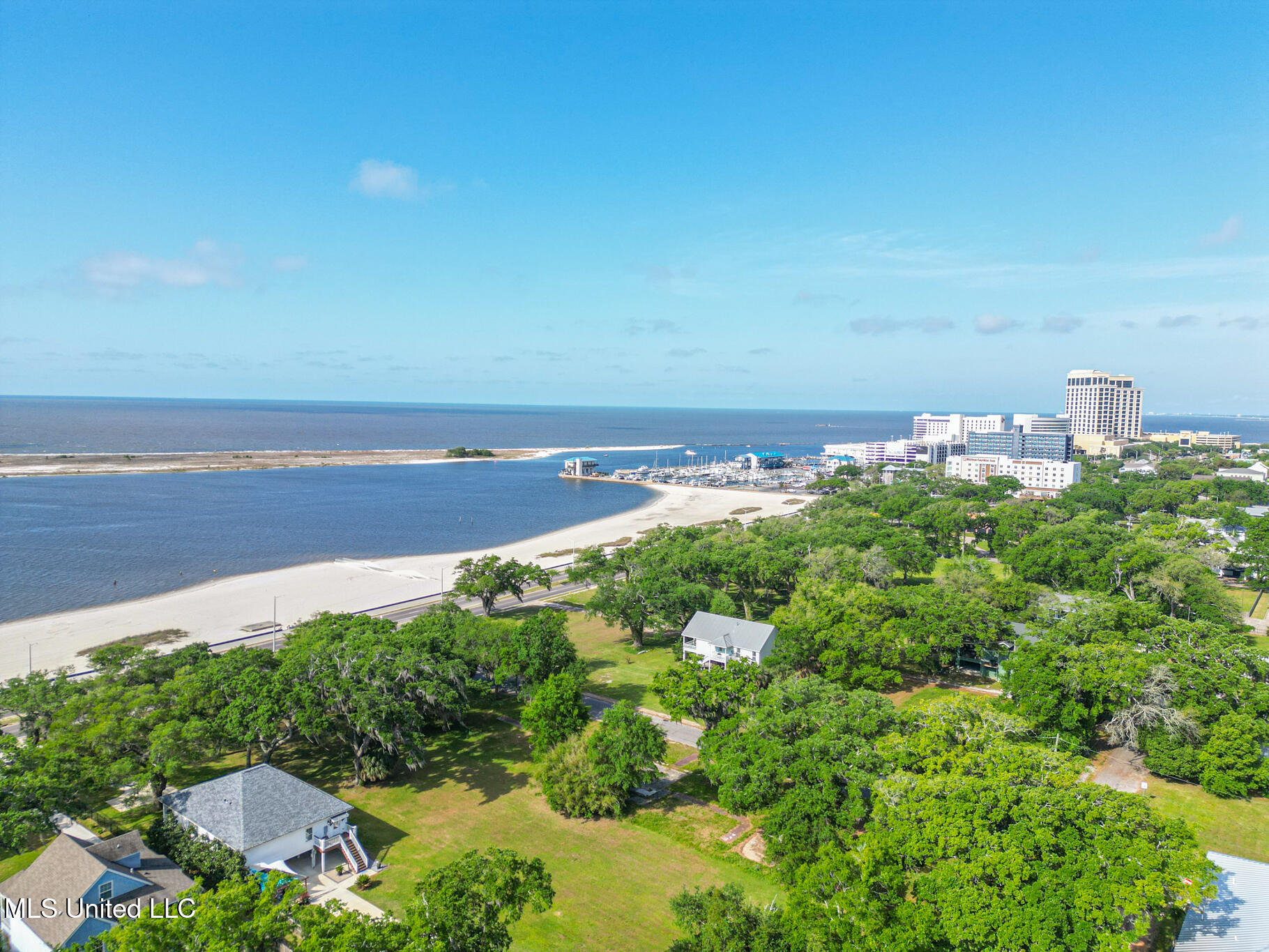 544 Beach Boulevard, Biloxi, Mississippi image 8