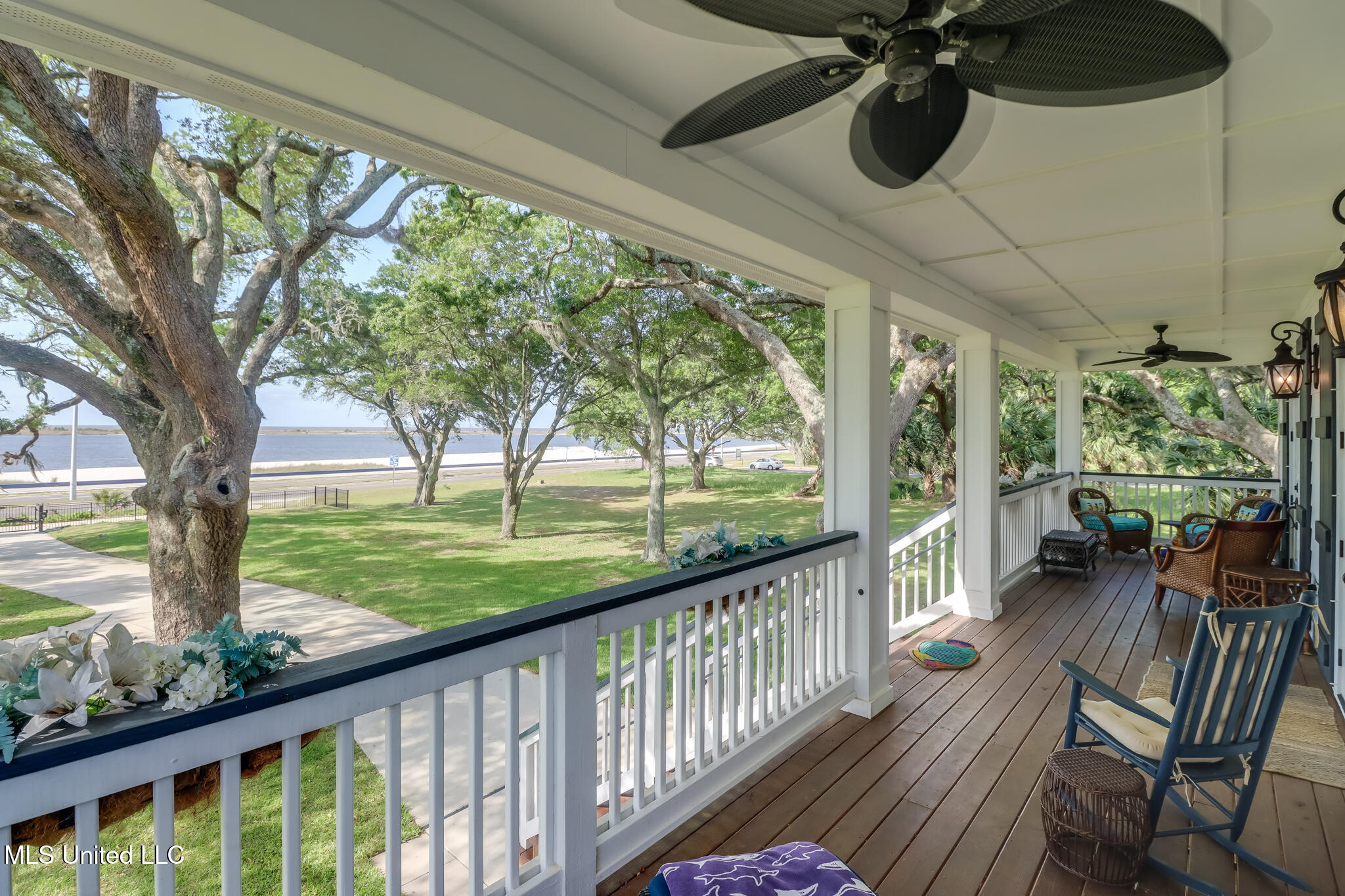 544 Beach Boulevard, Biloxi, Mississippi image 11