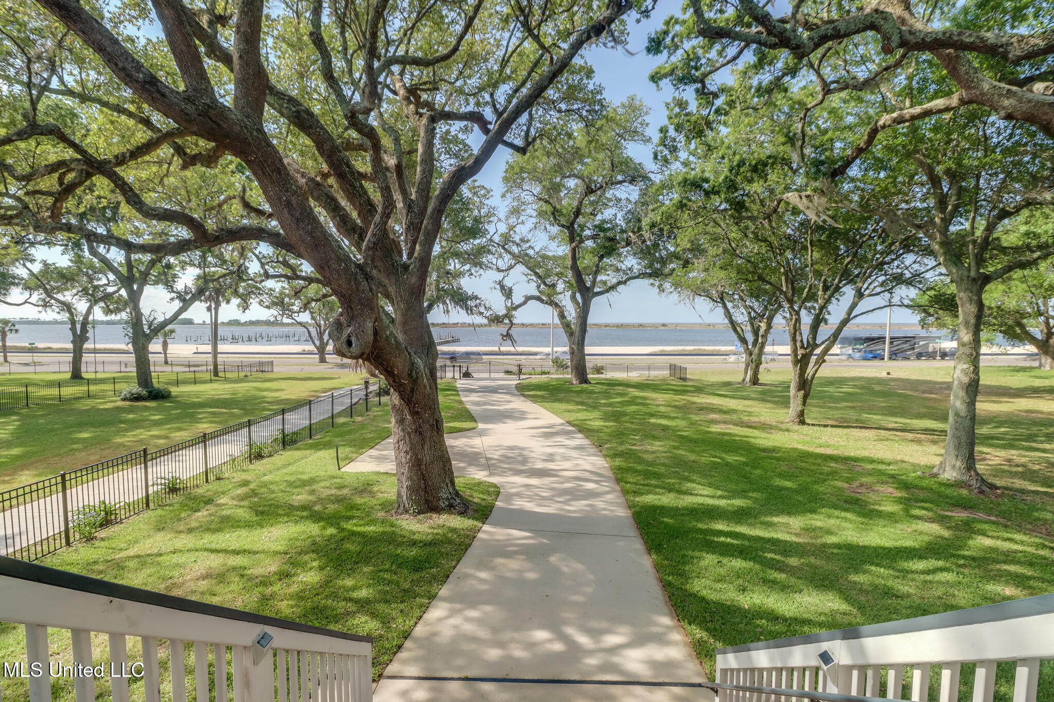 544 Beach Boulevard, Biloxi, Mississippi image 9