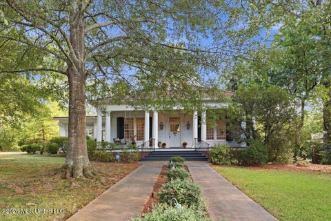 Homes For Sale - 1025 Pinehurst Street<br/> Jackson, MS 39202