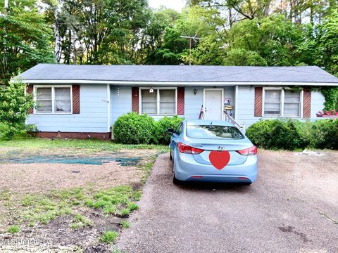 Homes For Sale - 624 Summit Street<br/> Winona, MS 38967