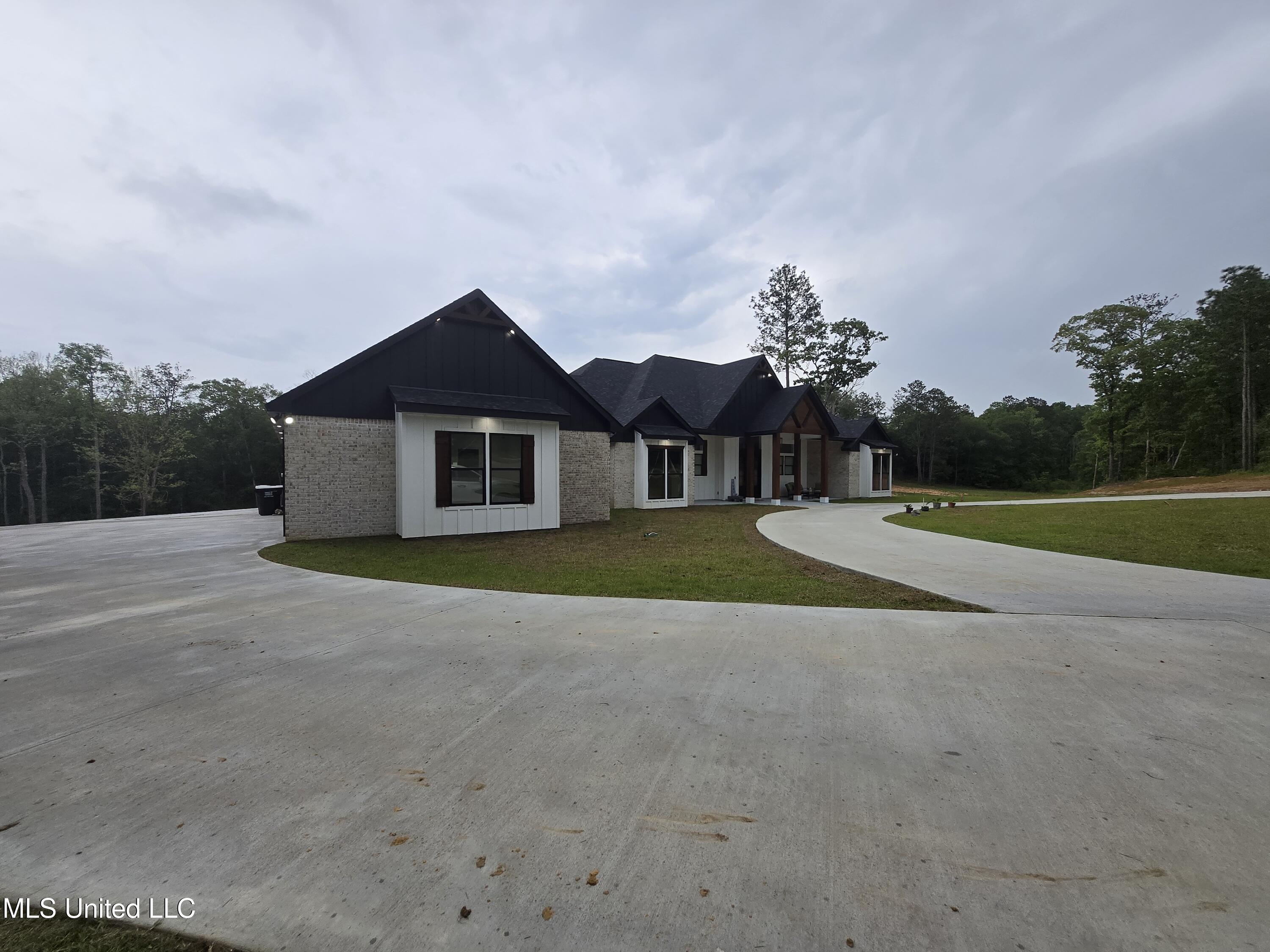 32 Forest Bluff Dr Drive, Carriere, Mississippi image 4