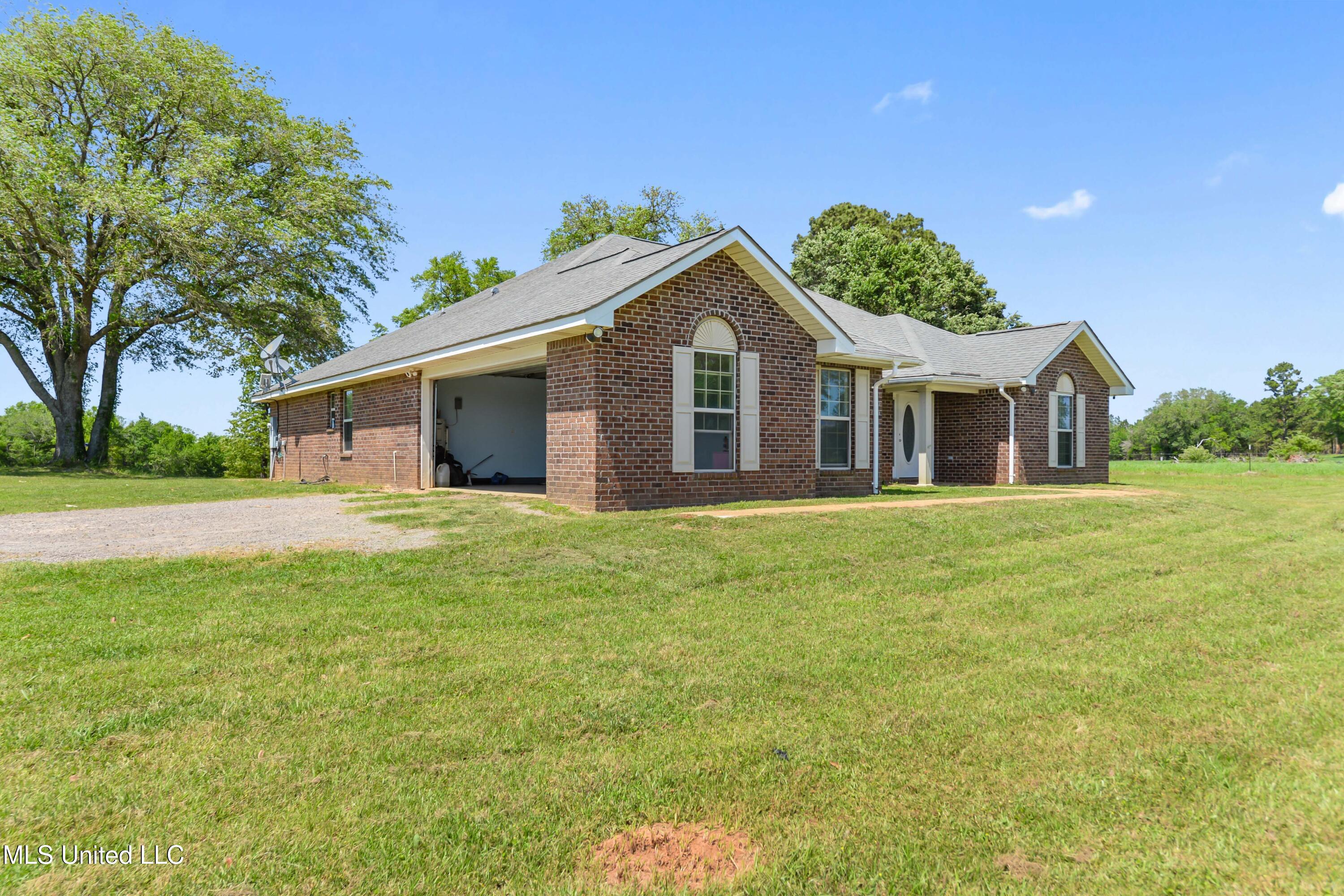 152 Brown Loop, Lucedale, Mississippi image 2