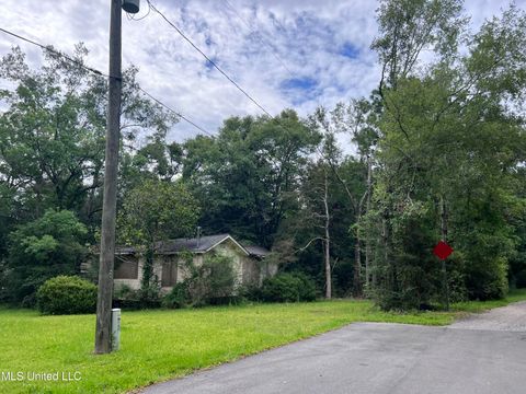 Single Family Residence in Gulfport MS 11398 Memphis Avenue.jpg