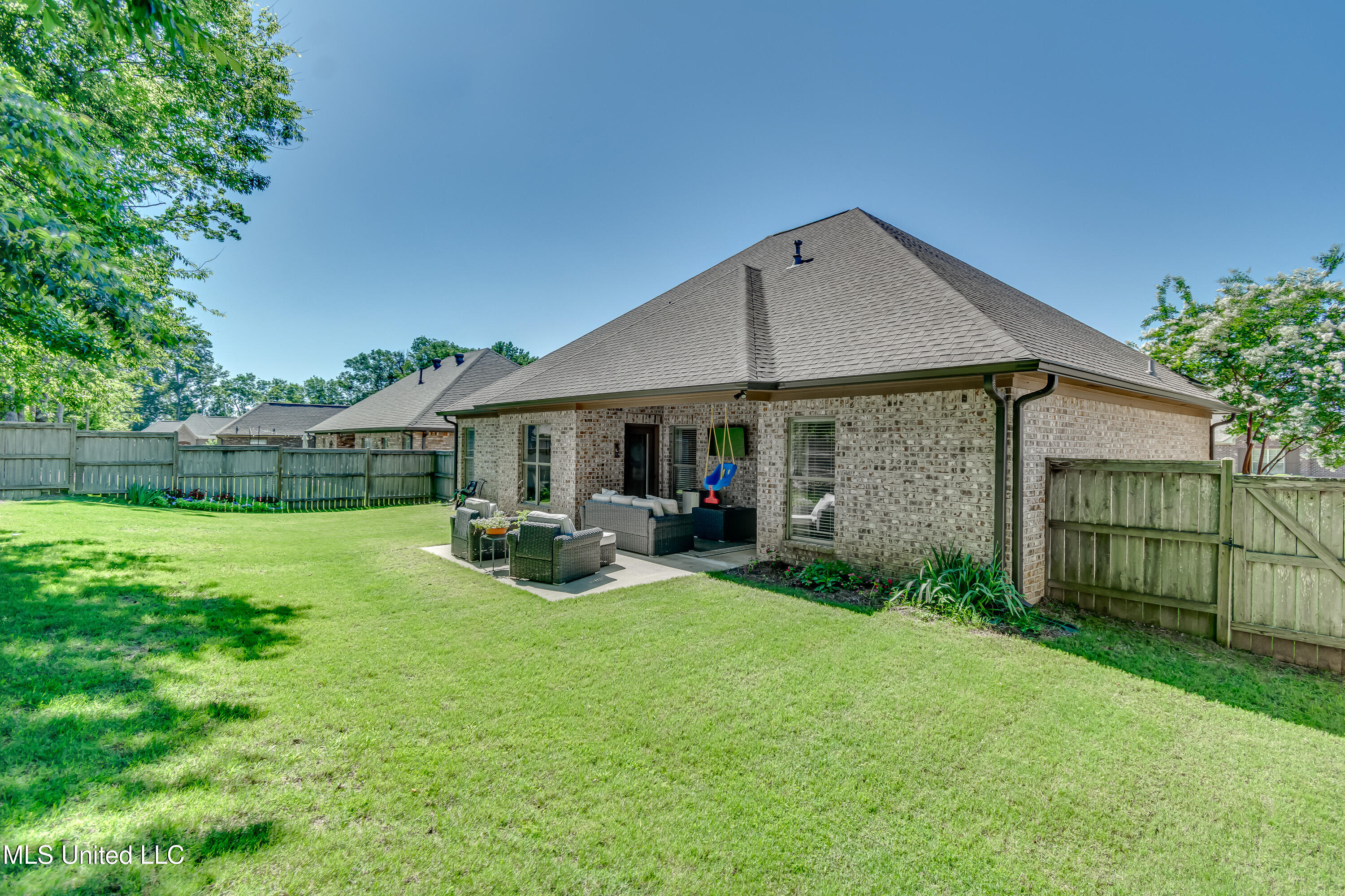 Madison, Mississippi 39110, United States, 3 Bedrooms Bedrooms, ,2 BathroomsBathrooms,Residential,Pending,141465