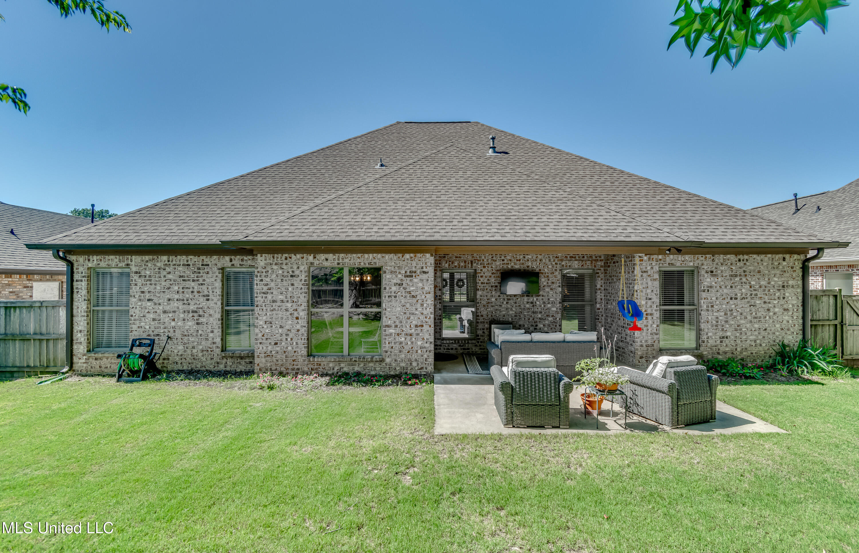 Madison, Mississippi 39110, United States, 3 Bedrooms Bedrooms, ,2 BathroomsBathrooms,Residential,Pending,141465