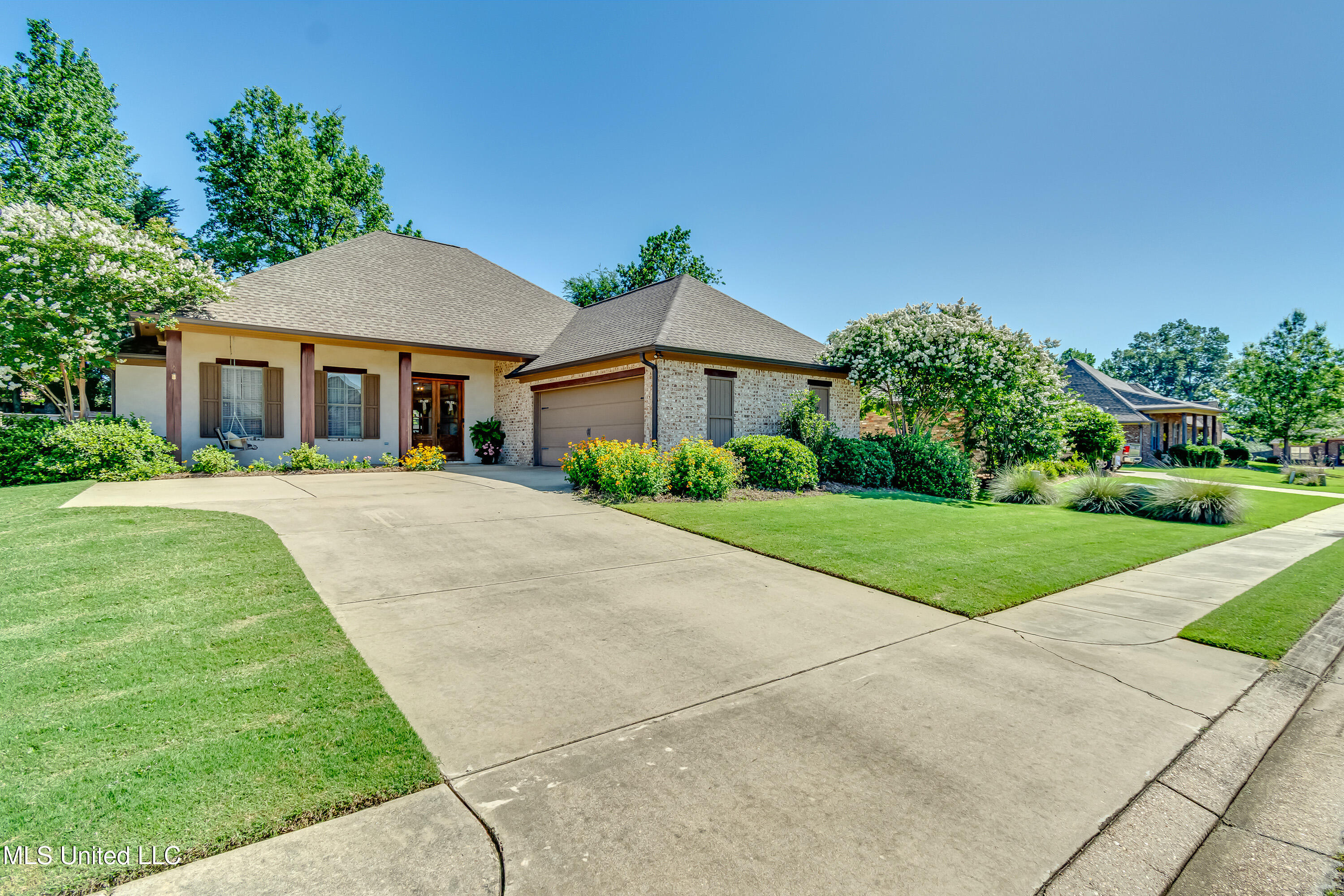 Madison, Mississippi 39110, United States, 3 Bedrooms Bedrooms, ,2 BathroomsBathrooms,Residential,Pending,141465