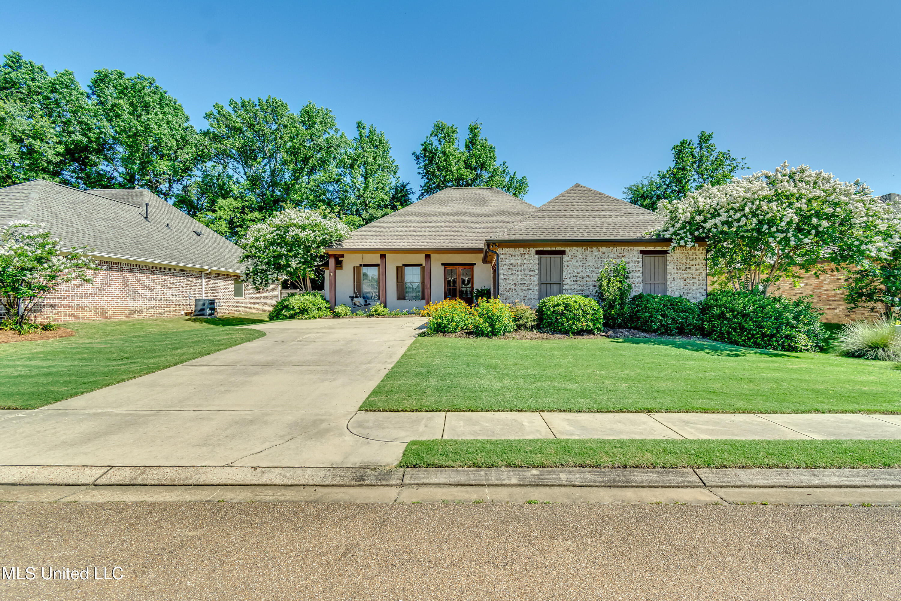 Madison, Mississippi 39110, United States, 3 Bedrooms Bedrooms, ,2 BathroomsBathrooms,Residential,Pending,141465