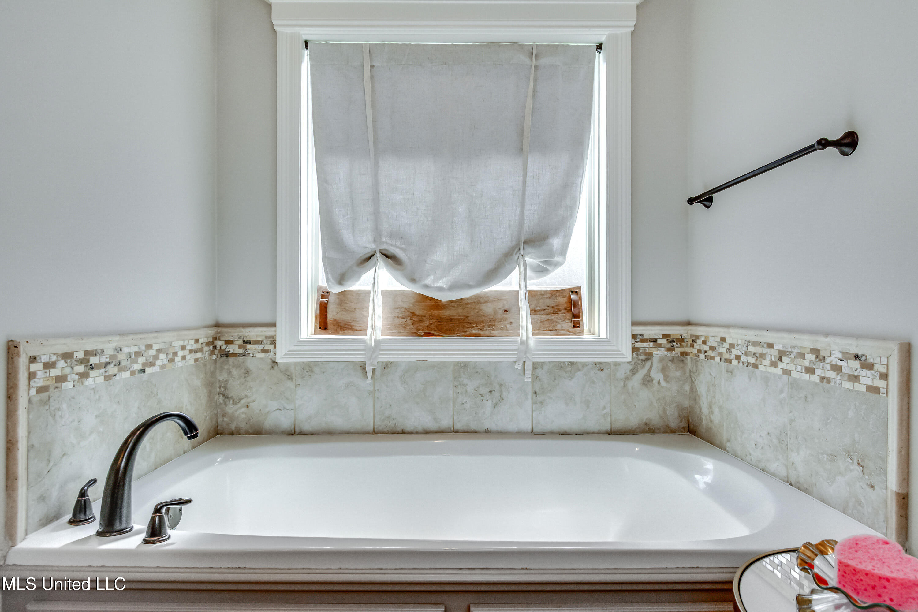 Madison, Mississippi 39110, United States, 3 Bedrooms Bedrooms, ,2 BathroomsBathrooms,Residential,Pending,141465