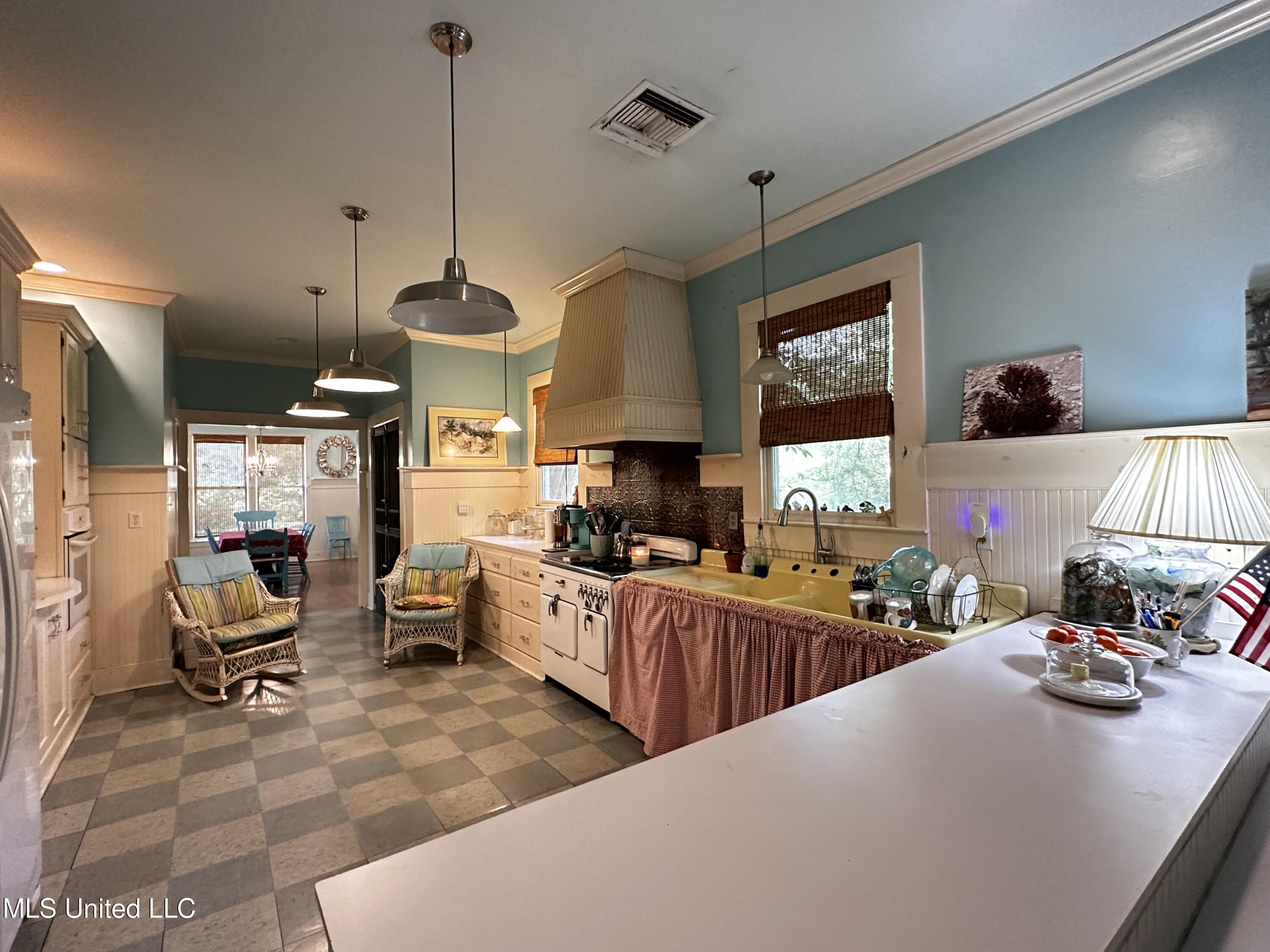605 Ford Avenue, Pascagoula, Mississippi image 6