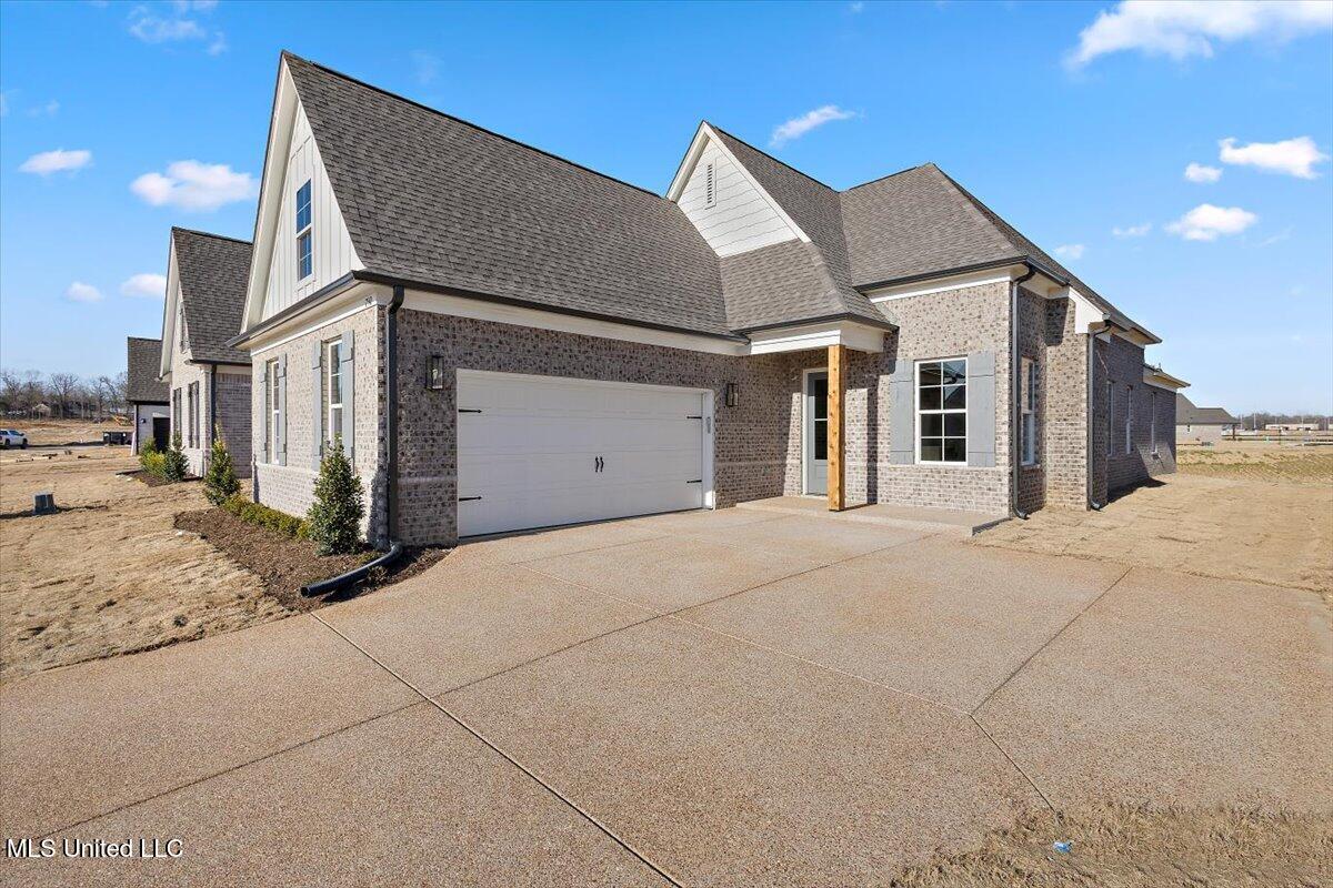 750 Coahoma Court, Nesbit, Mississippi image 3