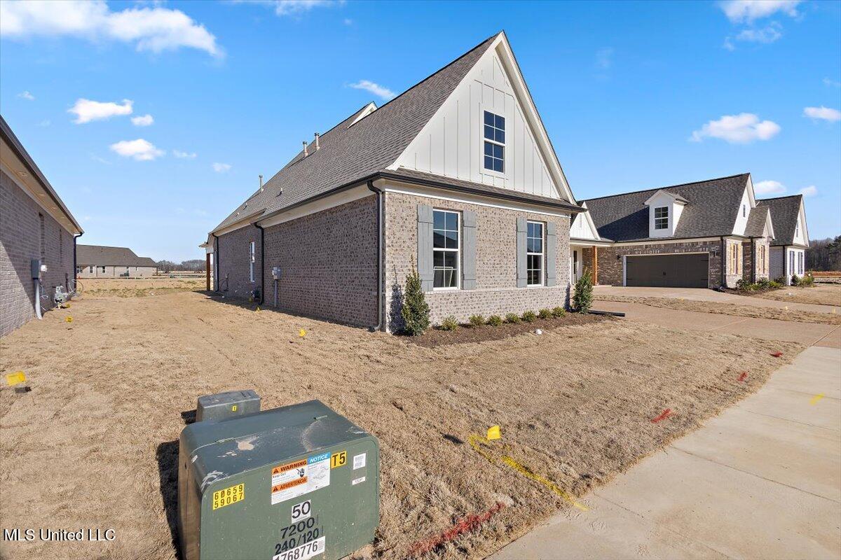 750 Coahoma Court, Nesbit, Mississippi image 4