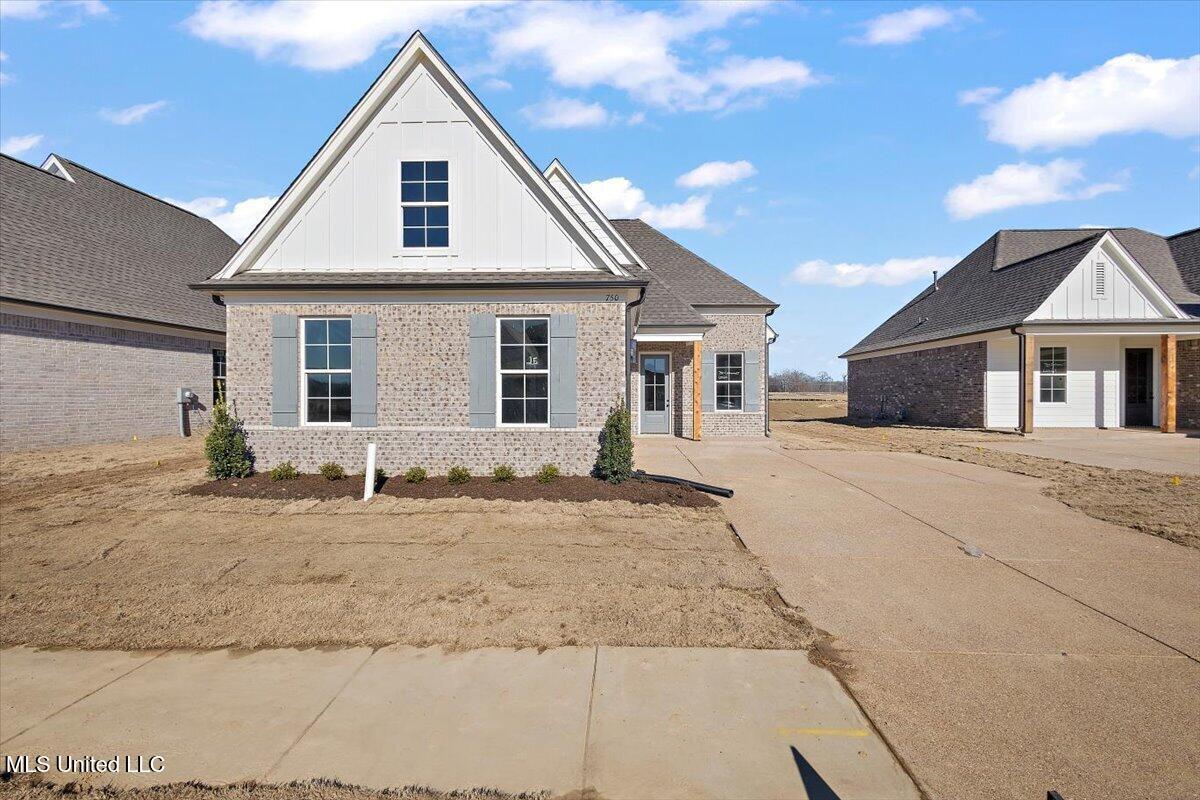 750 Coahoma Court, Nesbit, Mississippi image 2