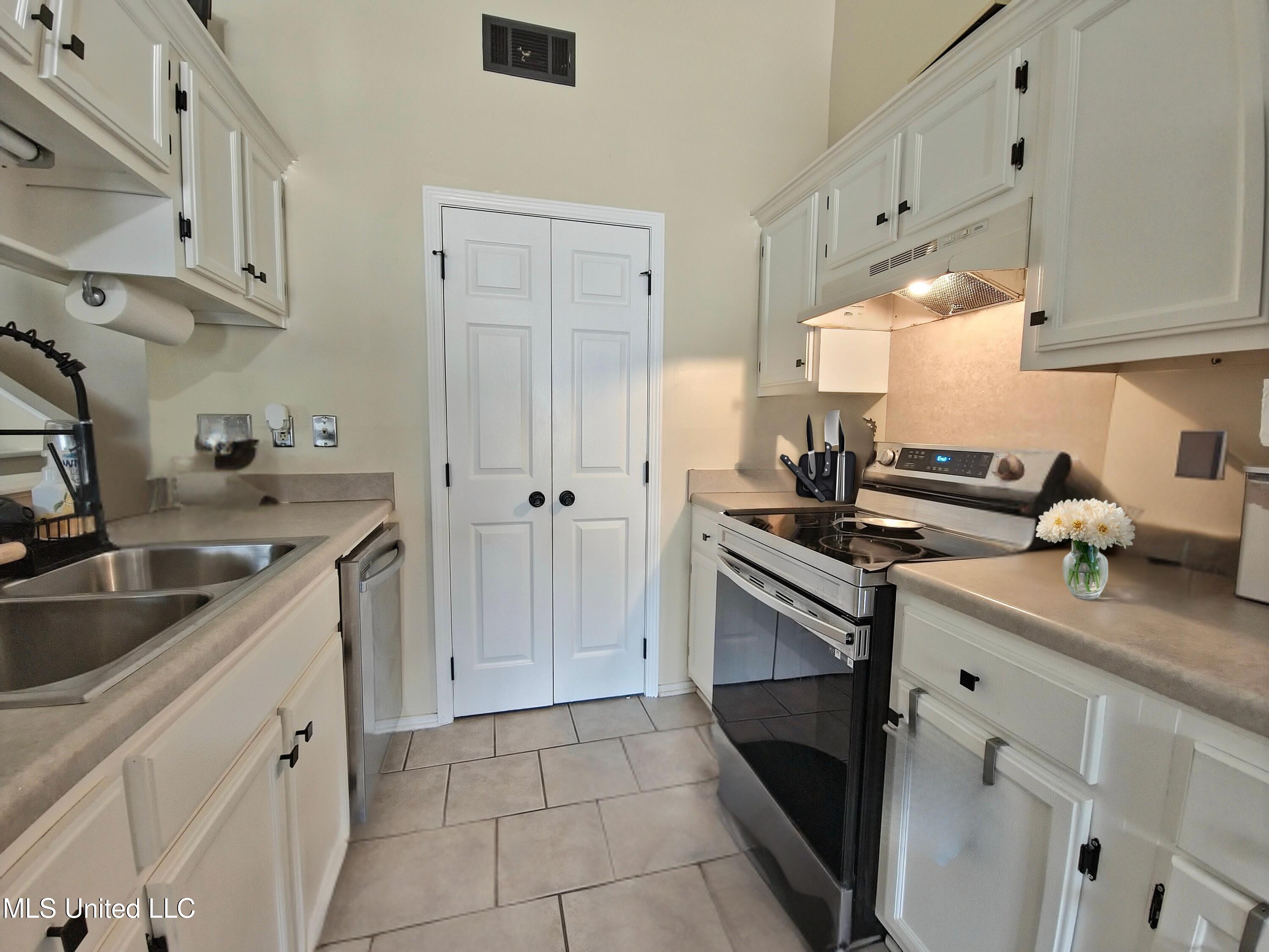 12376 Windward Circle, Gulfport, Mississippi image 5