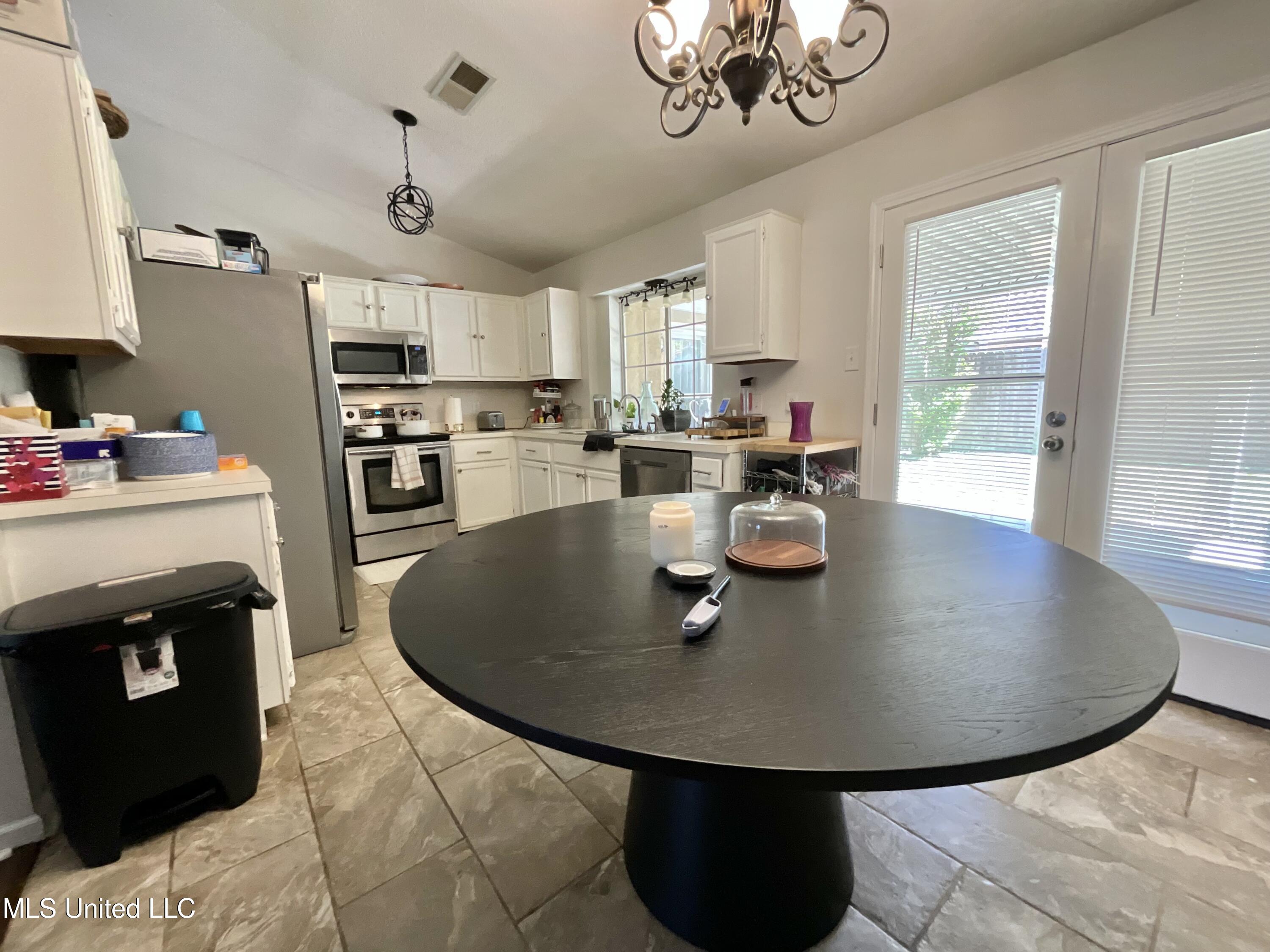 7190 E Atterbury Circle, Southaven, Mississippi image 3