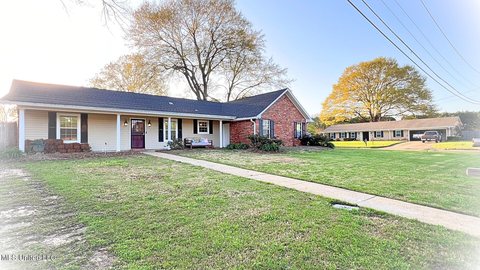925 Sycamore Street, Grenada, Mississippi image 2