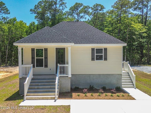 Homes For Sale - 807 Bay Street<br/> Ocean Springs, MS 39564
