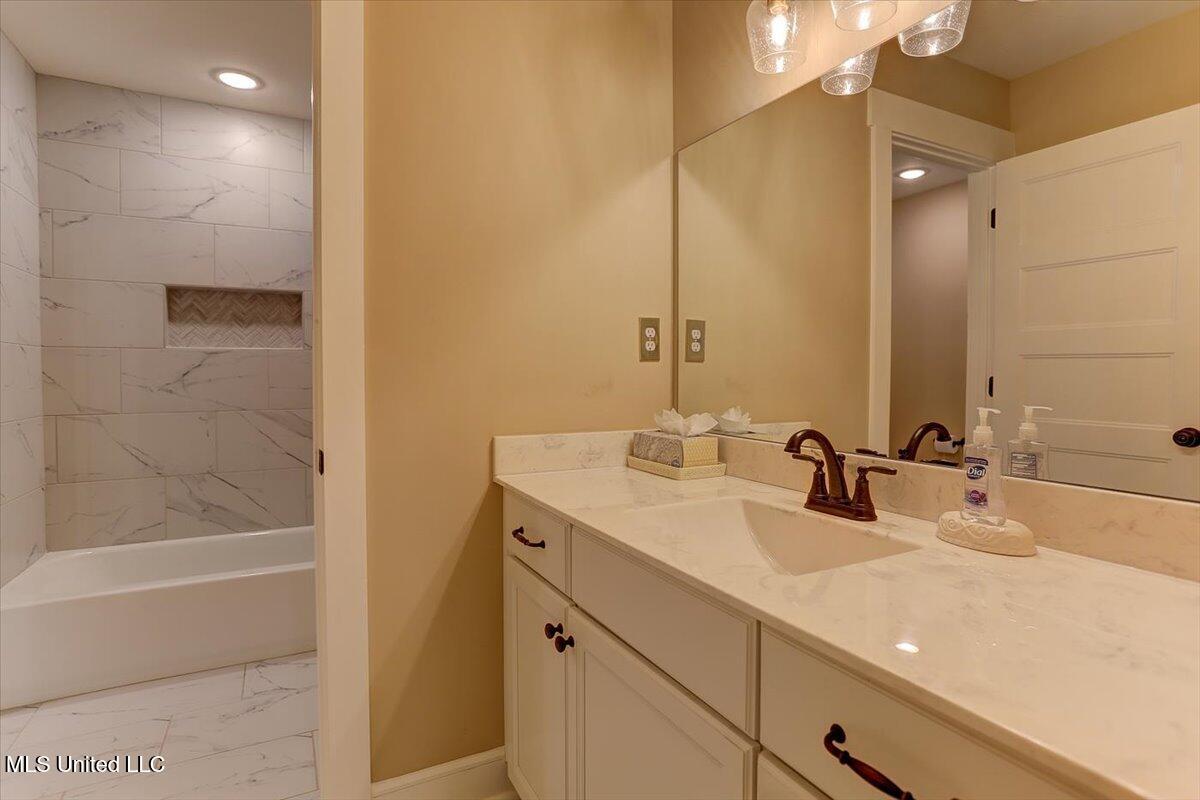 6678 Farm Cove, Olive Branch, Mississippi image 32