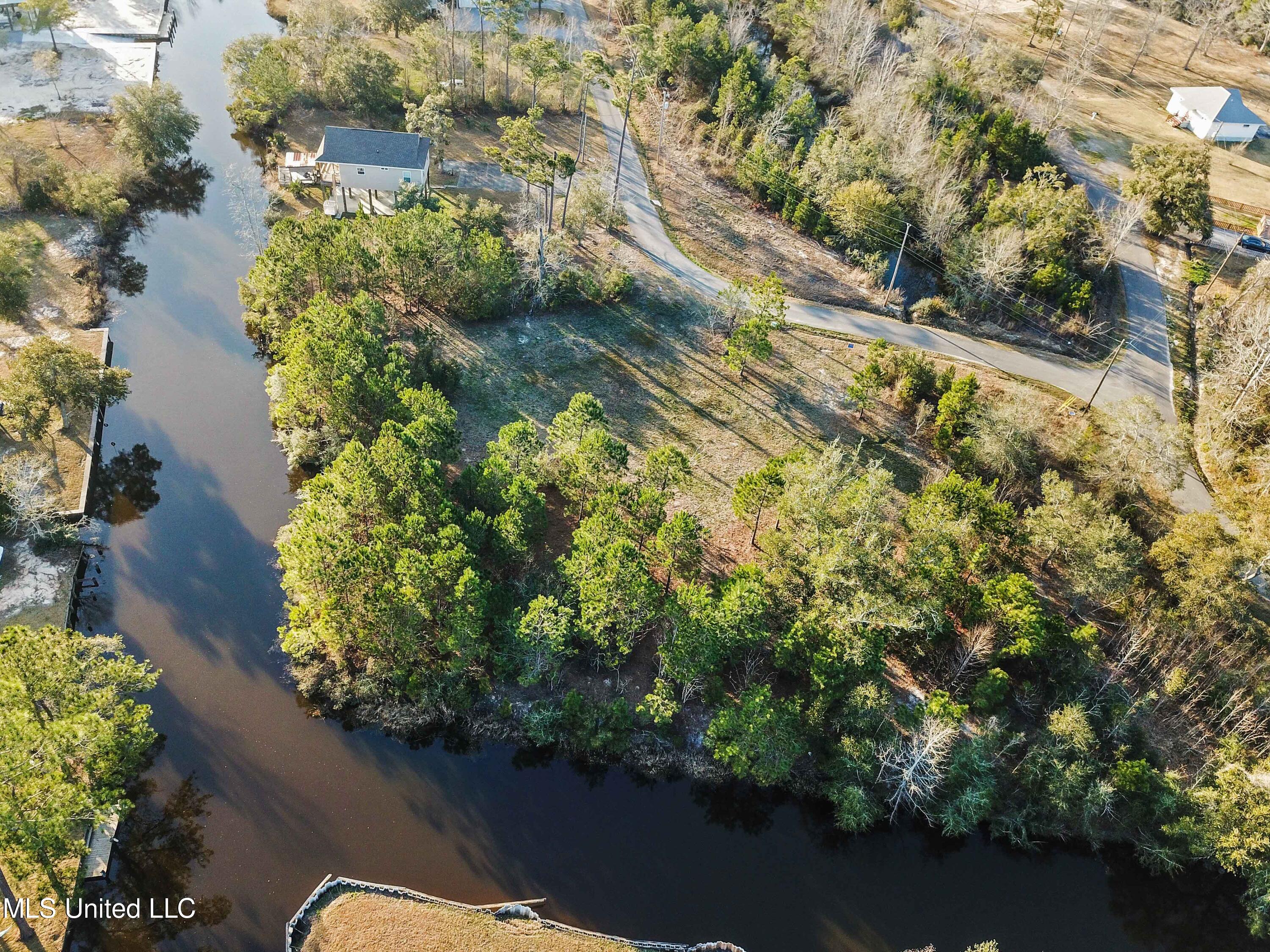 2021 Bonney Drive, Bay Saint Louis, Mississippi image 1