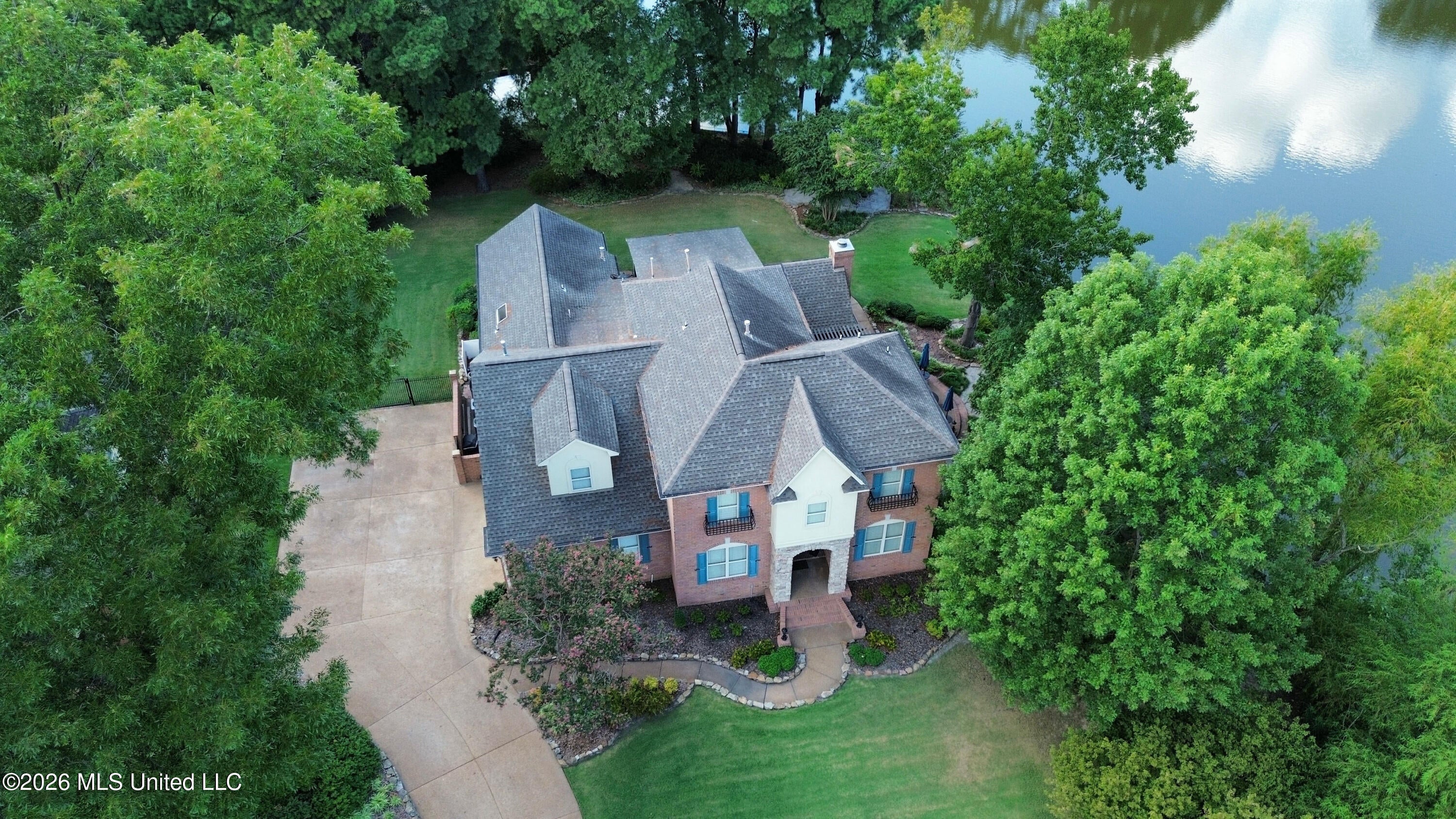 8209 Longwood Drive