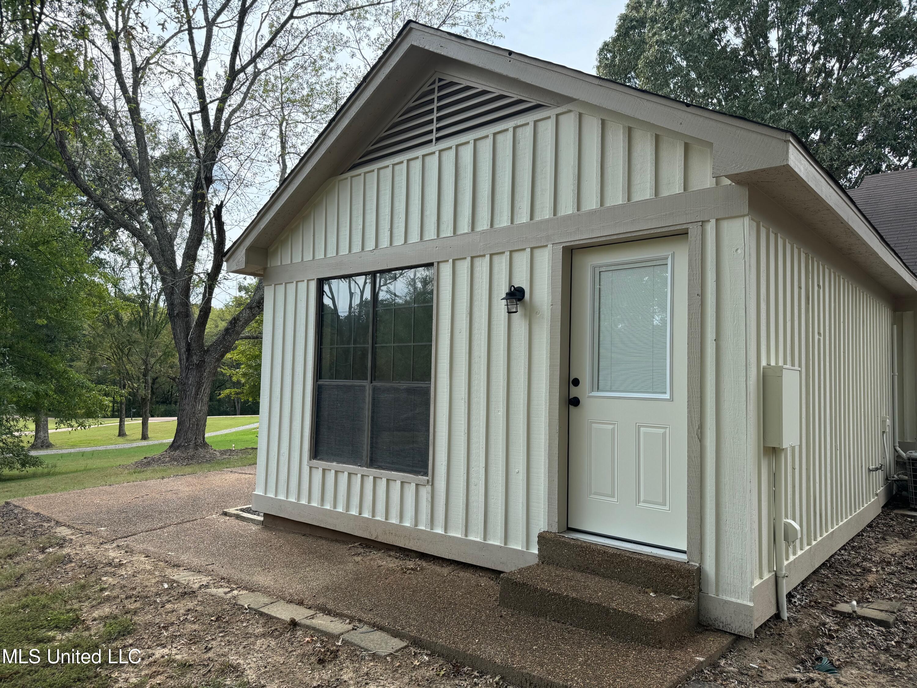 3572 Evergreen Drive, Olive Branch, Mississippi image 2