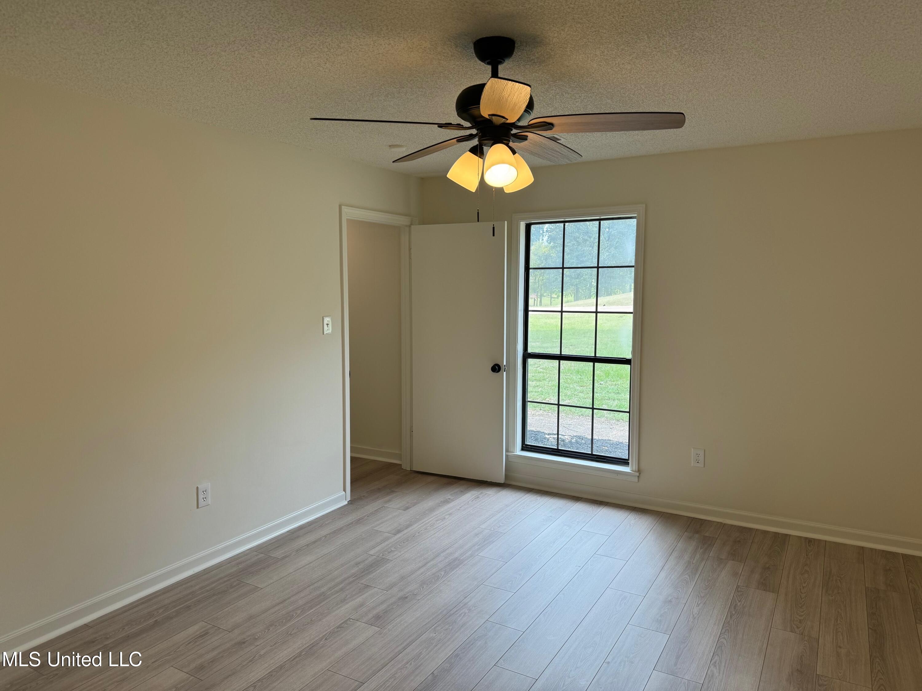 3572 Evergreen Drive, Olive Branch, Mississippi image 24