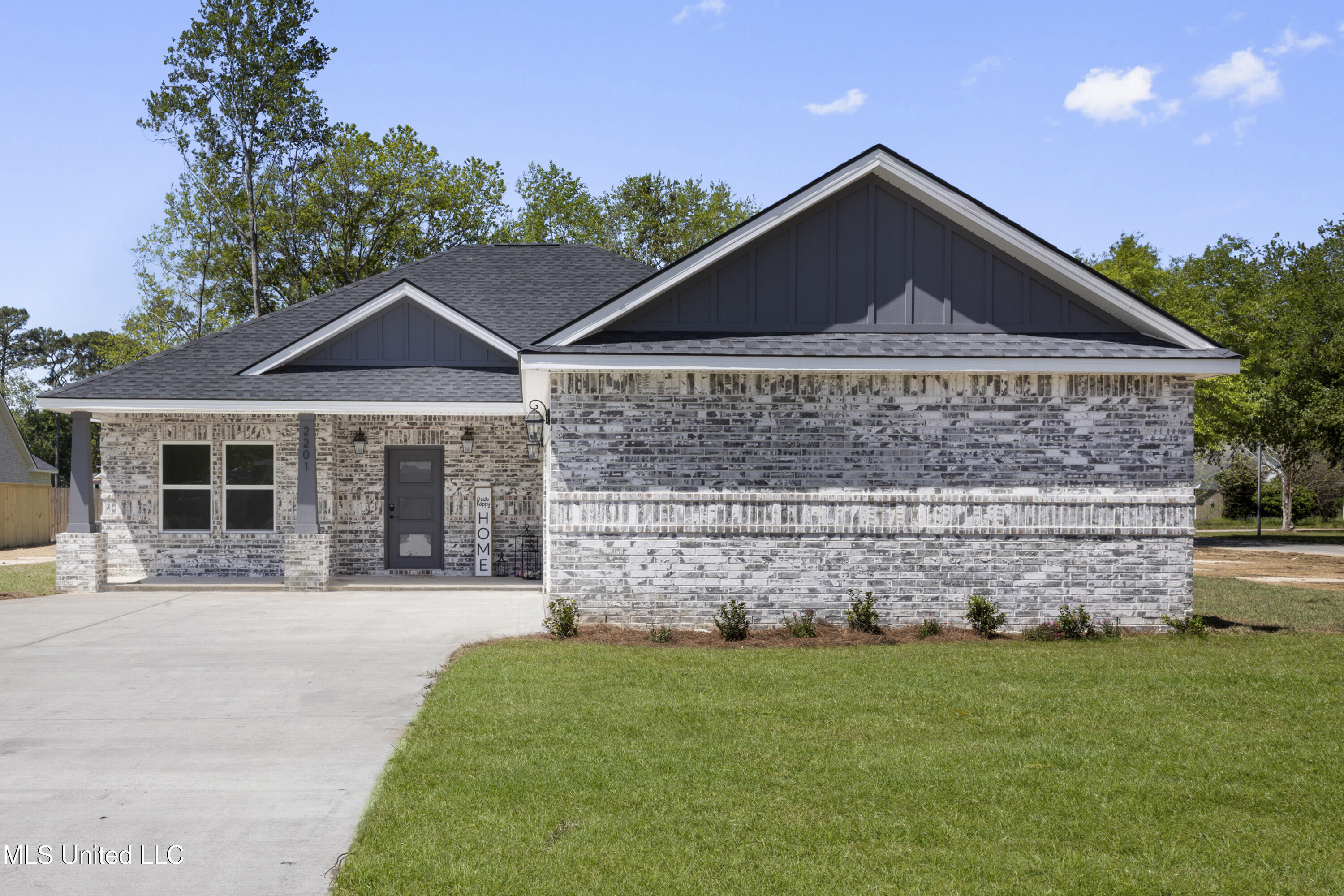 2201 Lewis Gate Drive, Gautier, Mississippi image 1