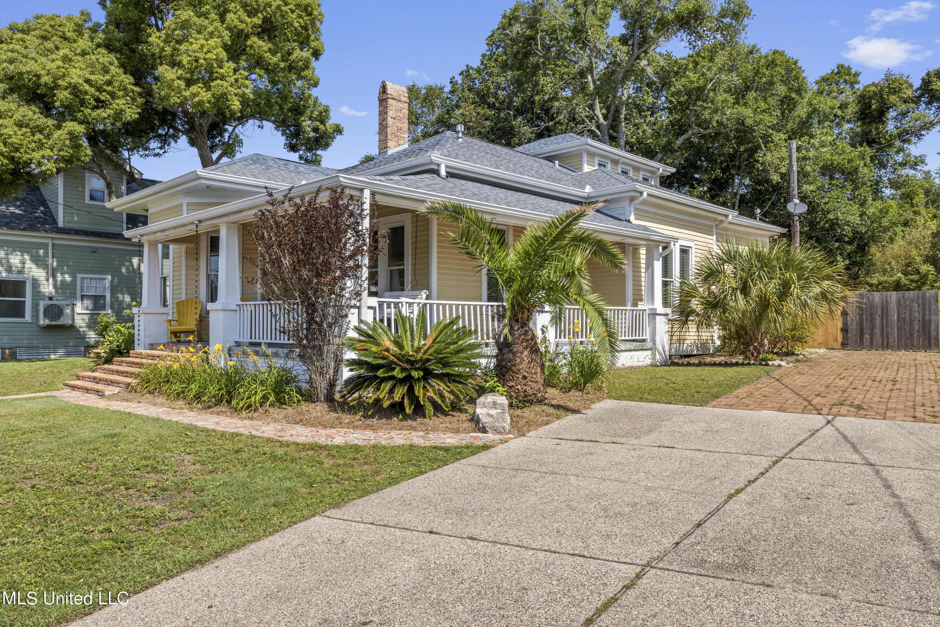 1628 2nd Street, Gulfport, Mississippi image 2