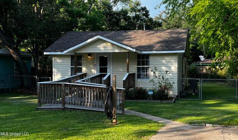 Single Family Residence in Gulfport MS 820 Regnault Avenue.jpg