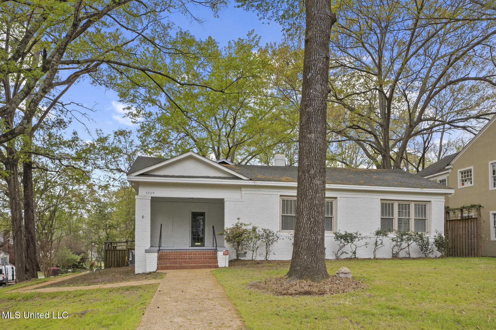1229 Poplar Boulevard, Jackson, Mississippi image 1