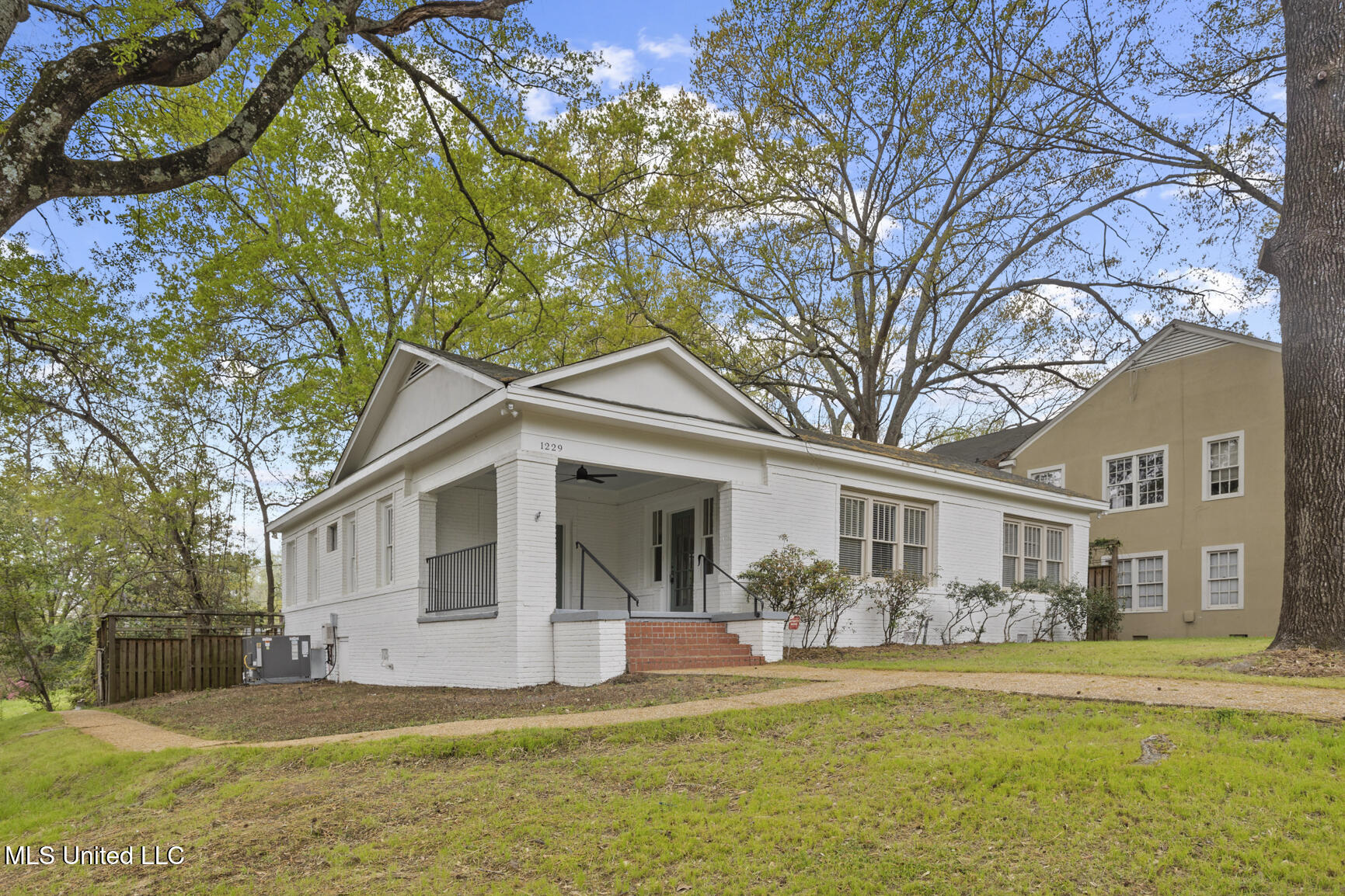 1229 Poplar Boulevard, Jackson, Mississippi image 2