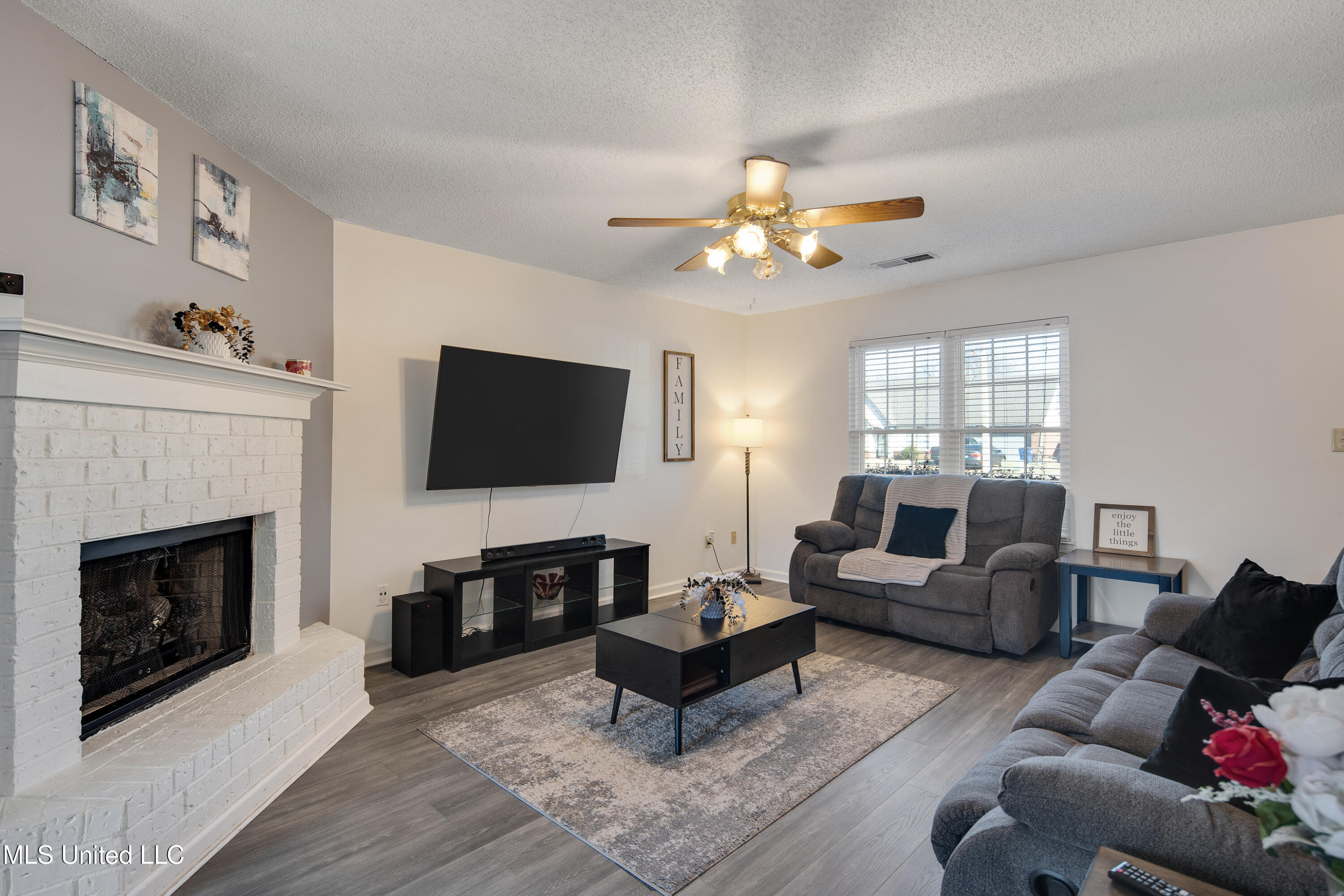 5537 Kentwood Drive, Horn Lake, Mississippi image 3