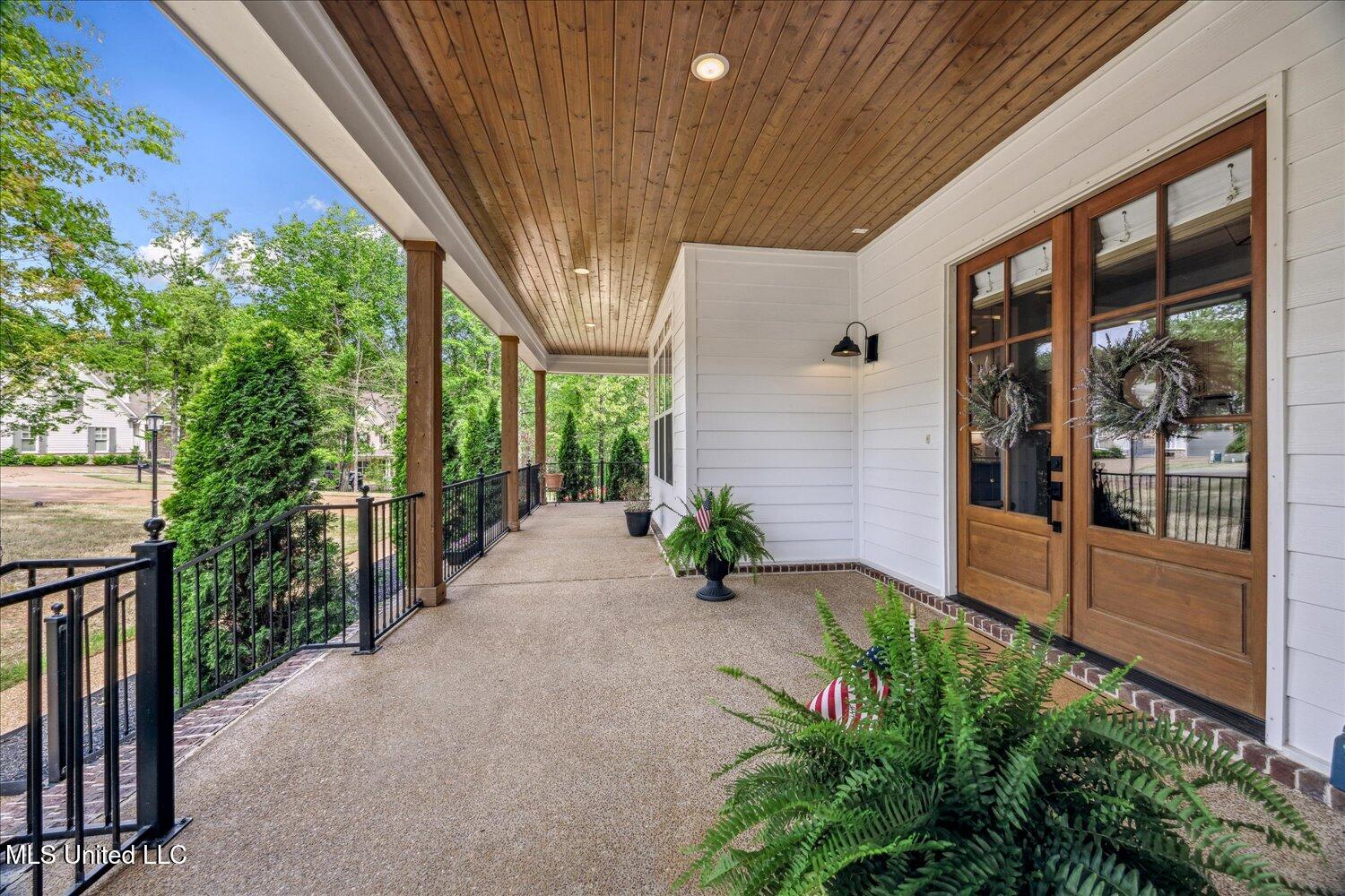 6264 Valley Oaks Drive, Olive Branch, Mississippi image 5