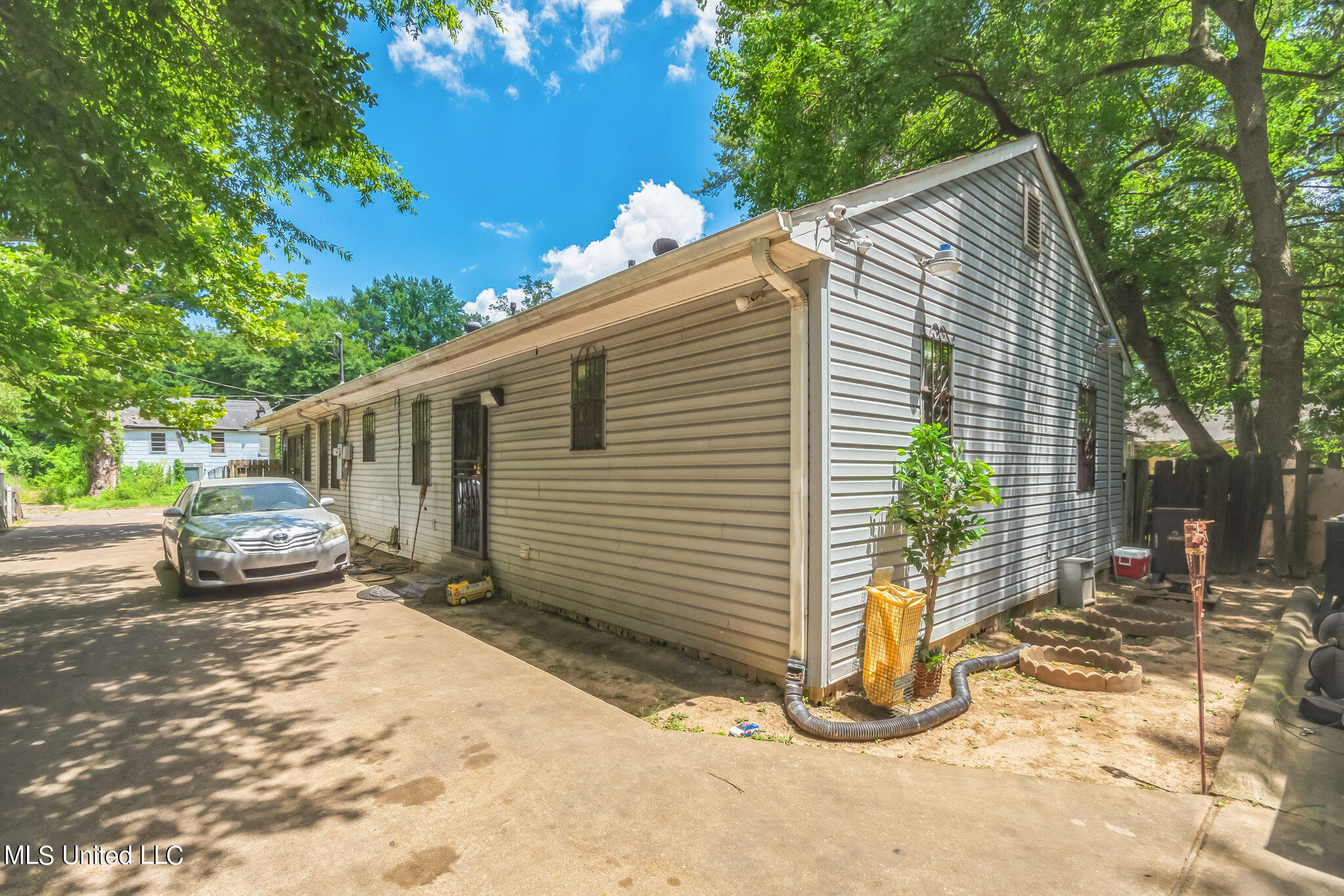 413 Cedar Street, Greenville, Mississippi image 5