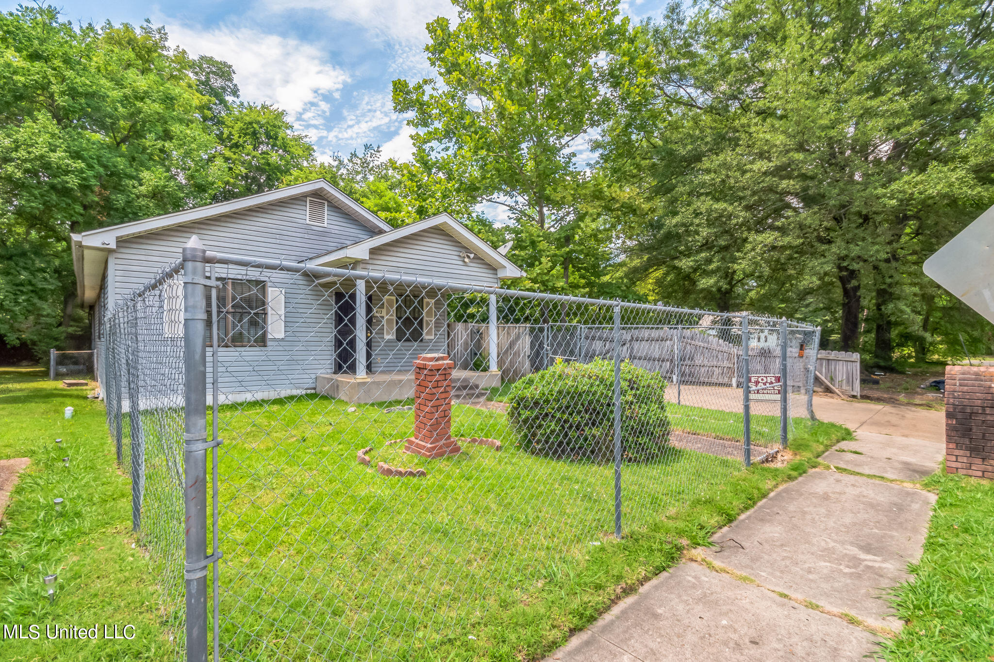 413 Cedar Street, Greenville, Mississippi image 2