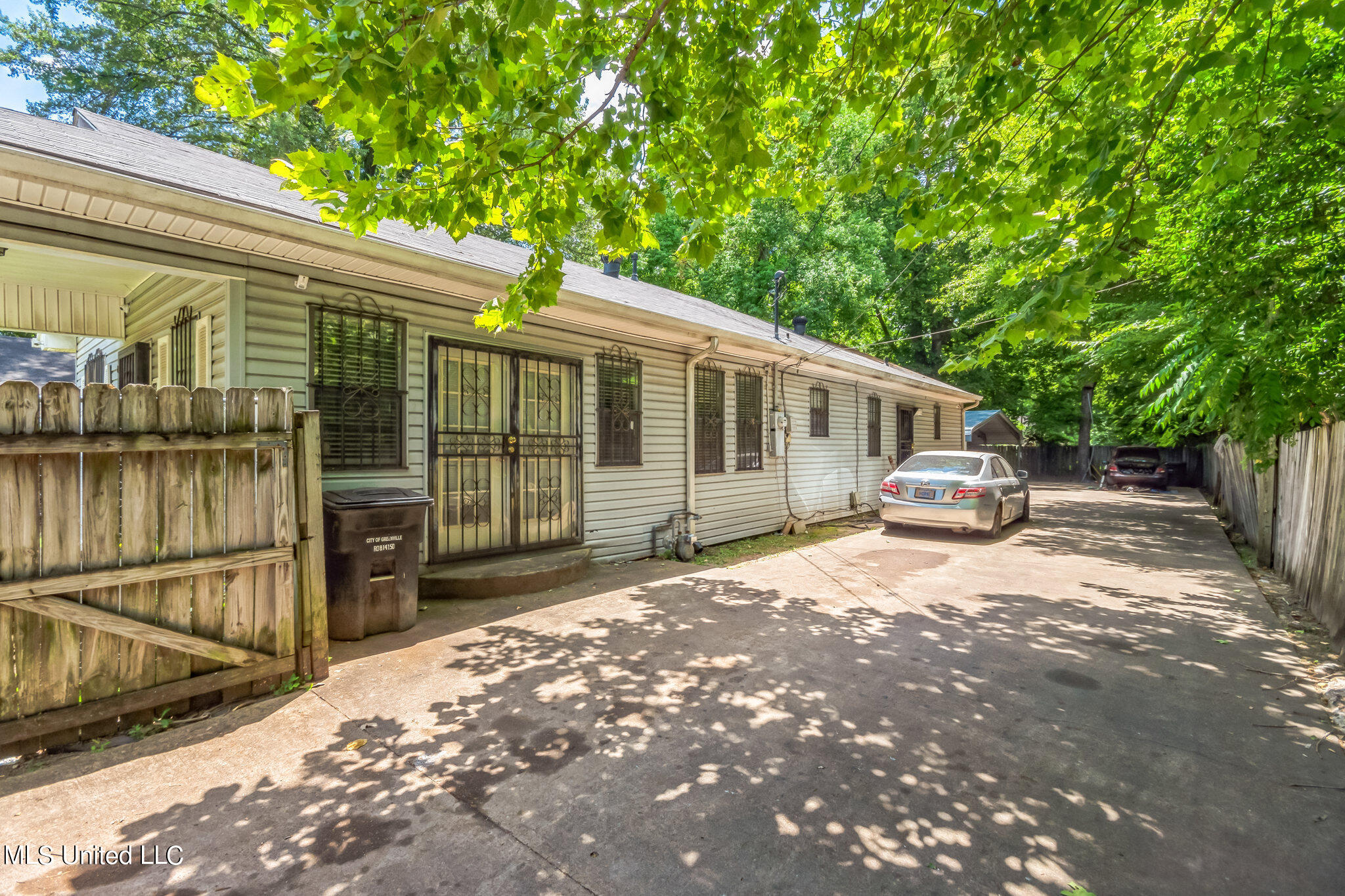 413 Cedar Street, Greenville, Mississippi image 4