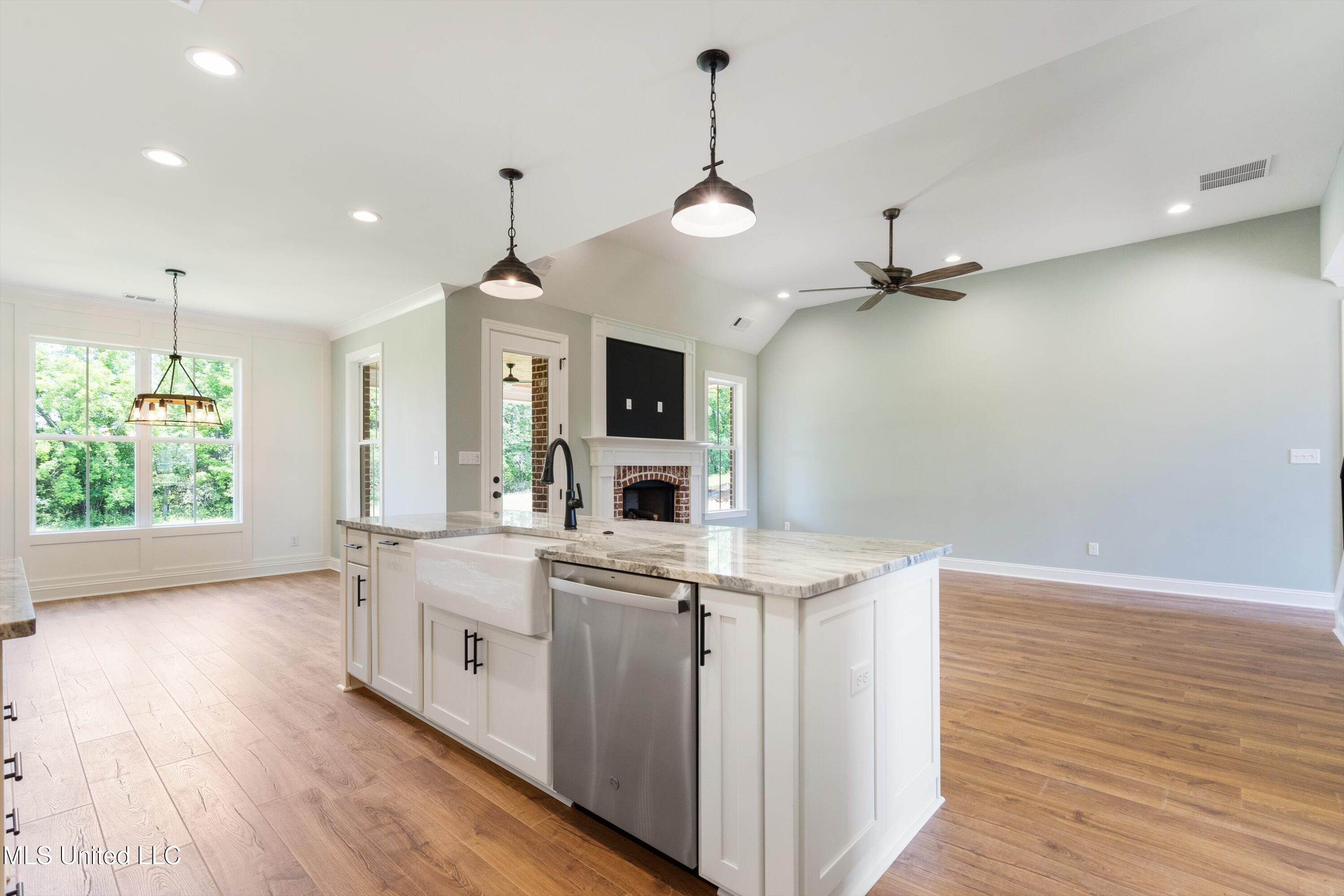 1590 Ashtons Lane Lane, Hernando, Mississippi image 9