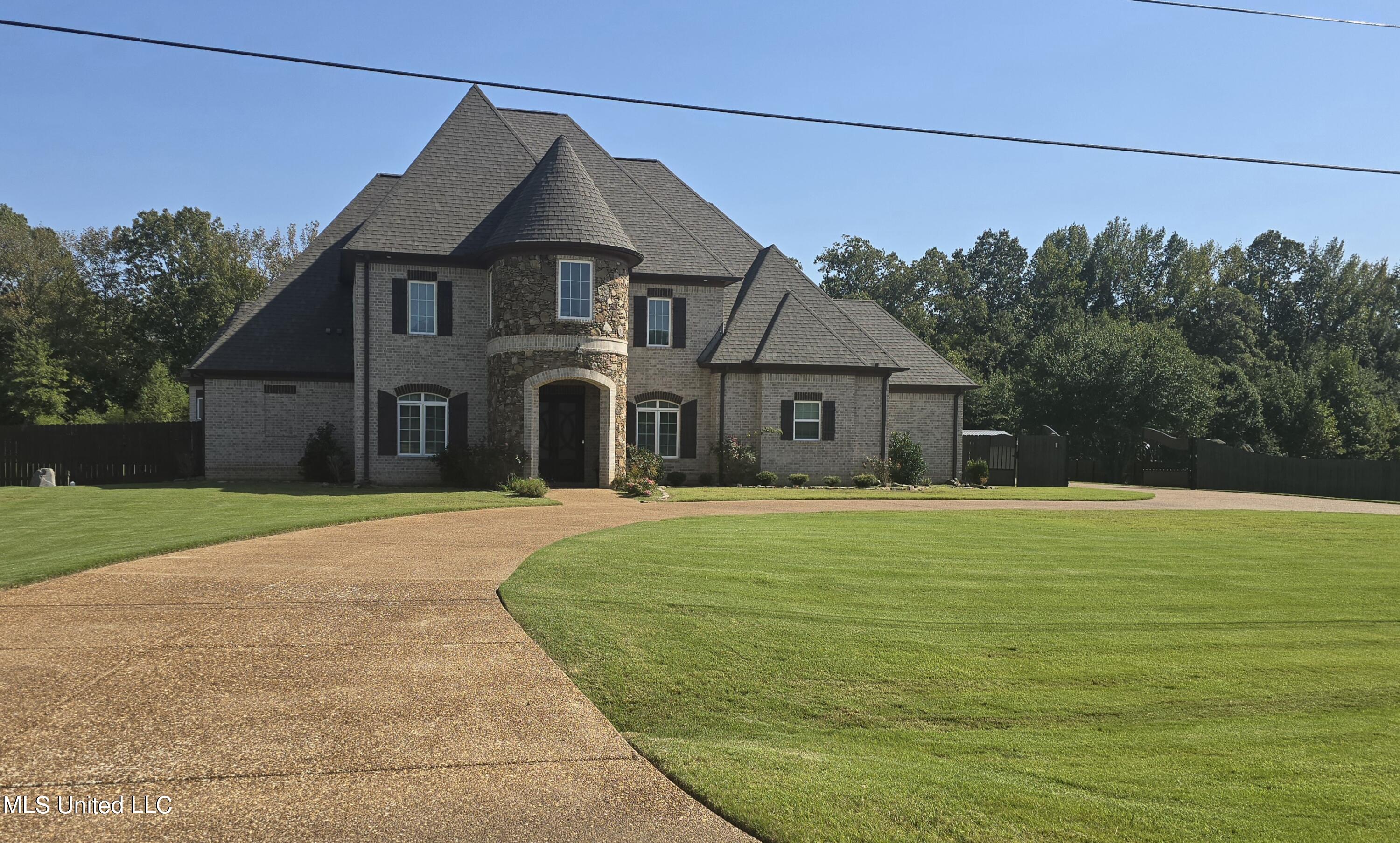 4864 Back Forty Drive, Olive Branch, Mississippi image 1