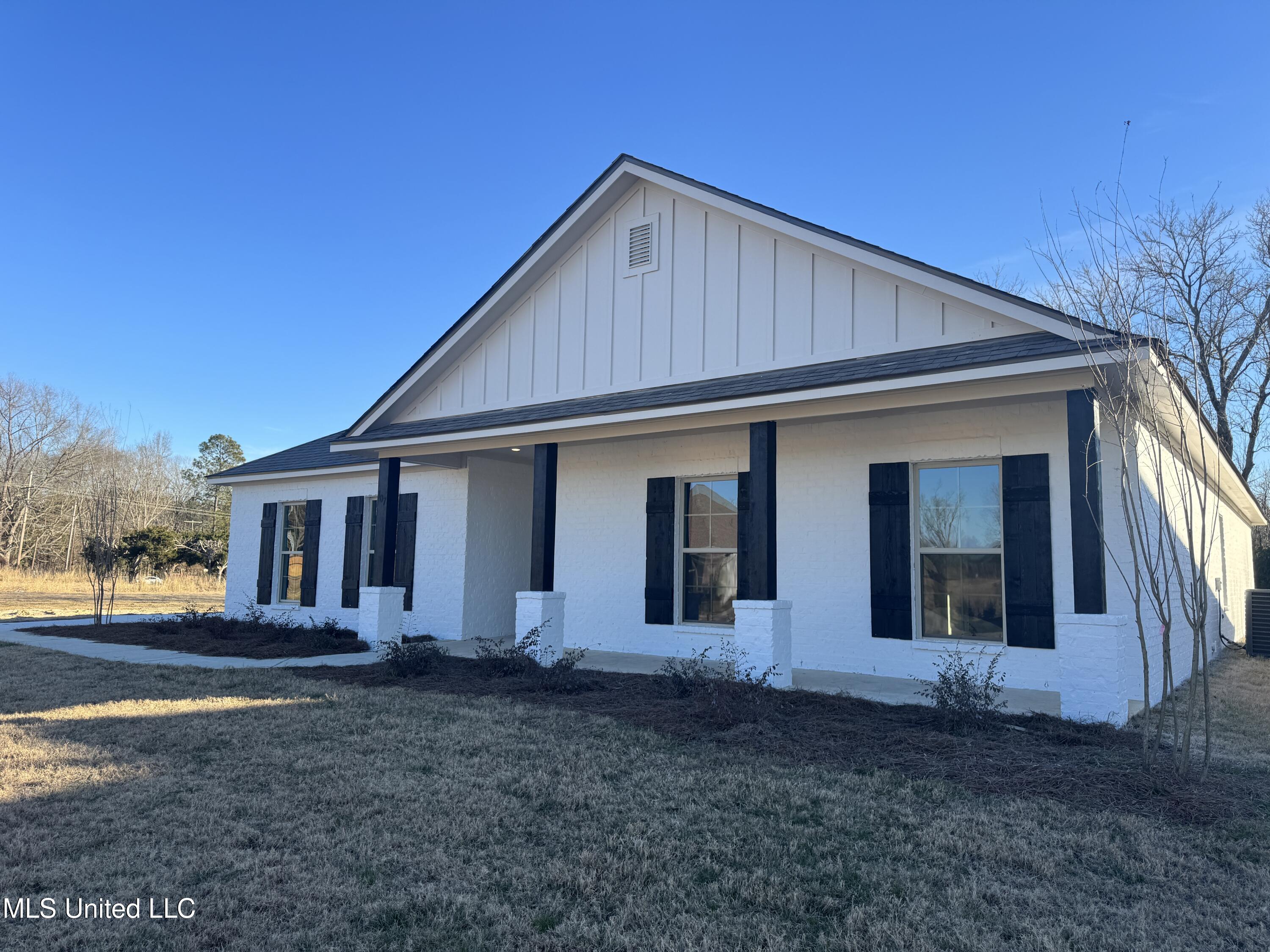 107 Horseshoe Boulevard, Clinton, Mississippi image 2