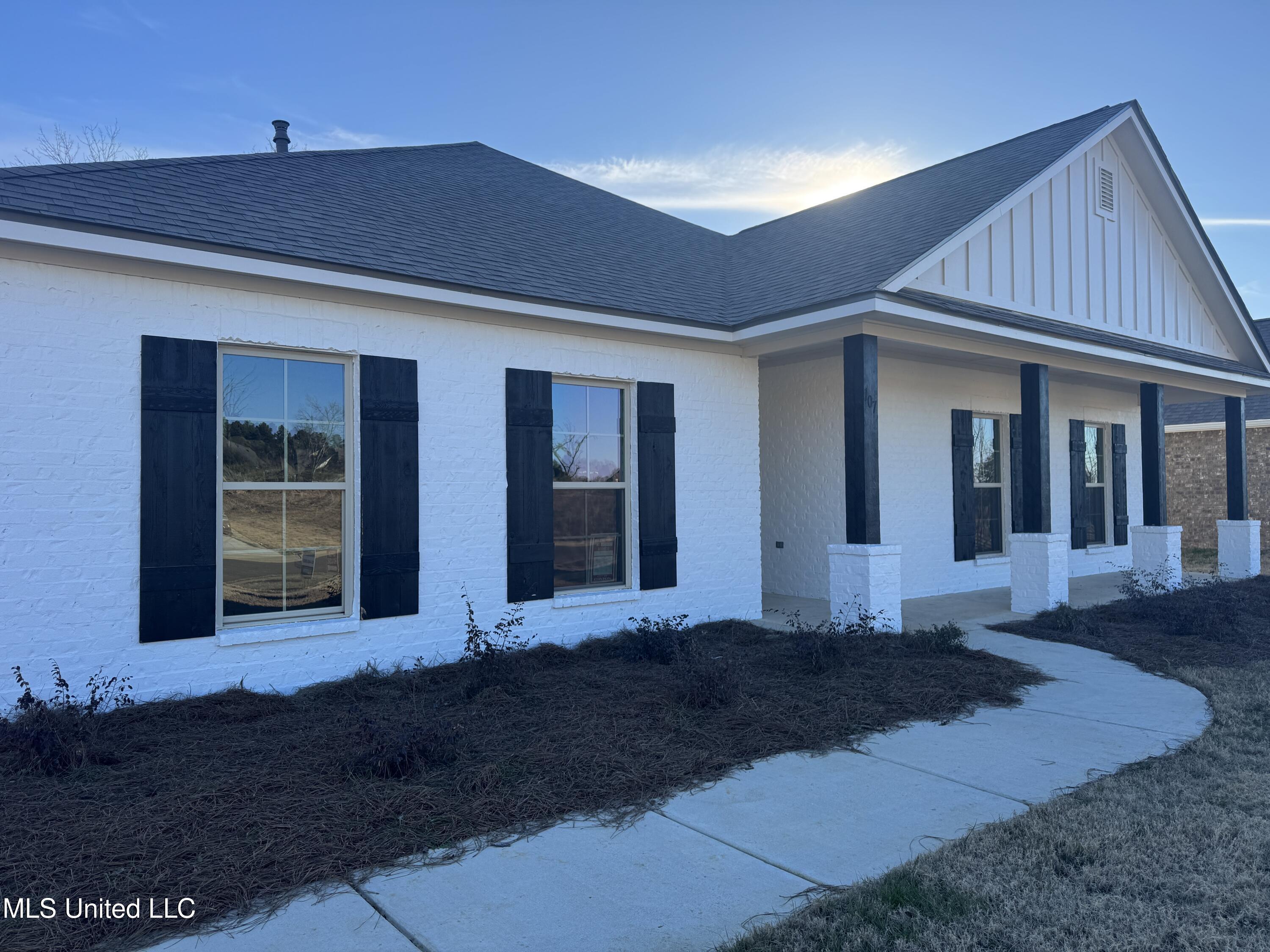 107 Horseshoe Boulevard, Clinton, Mississippi image 3