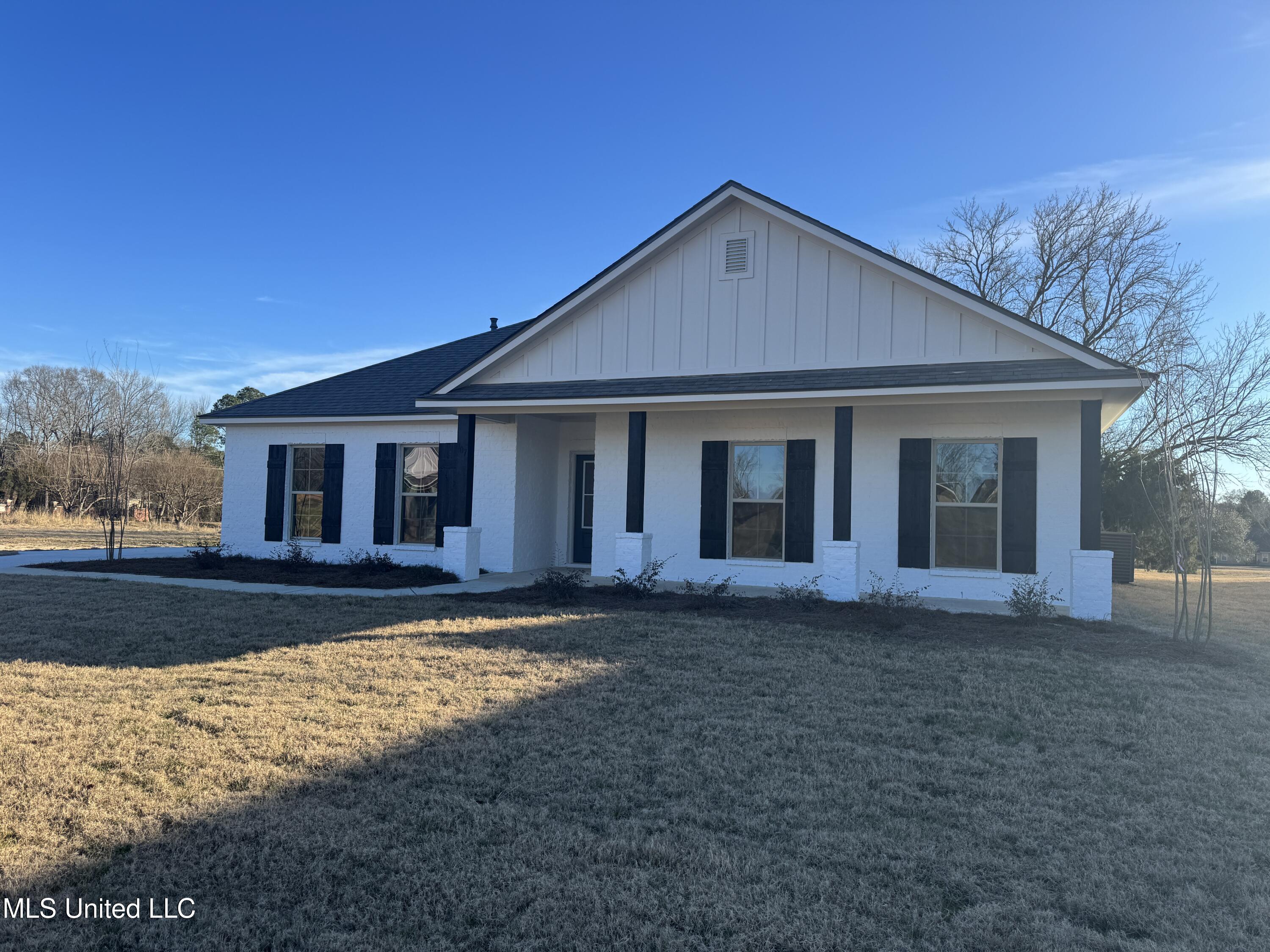 107 Horseshoe Boulevard, Clinton, Mississippi image 1