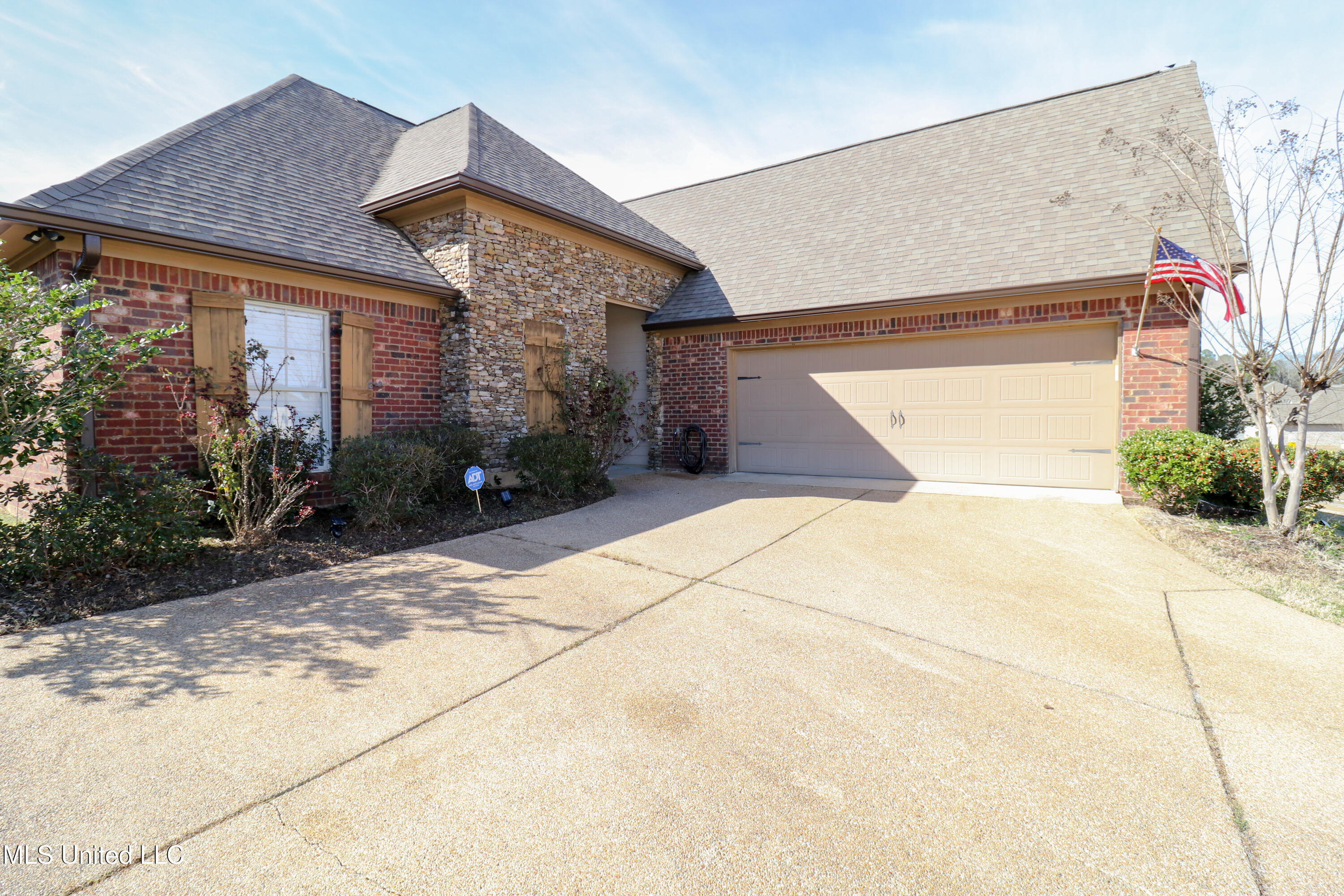 111 Emerald Drive, Brandon, Mississippi image 4