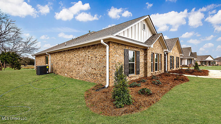 109 Horseshoe Blvd, Clinton, Mississippi image 3