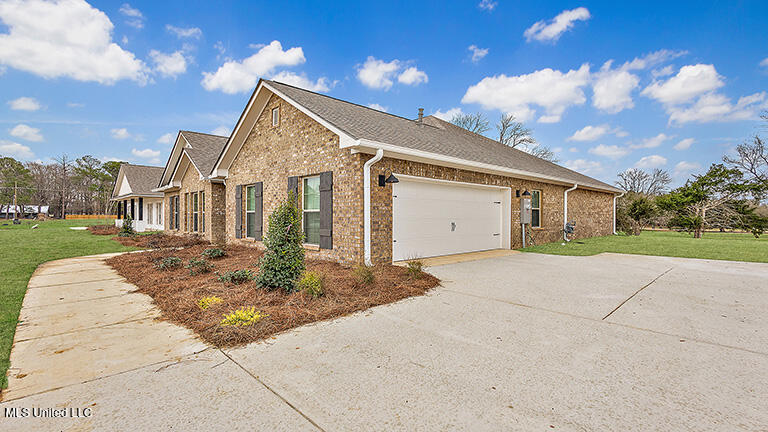 109 Horseshoe Blvd, Clinton, Mississippi image 2