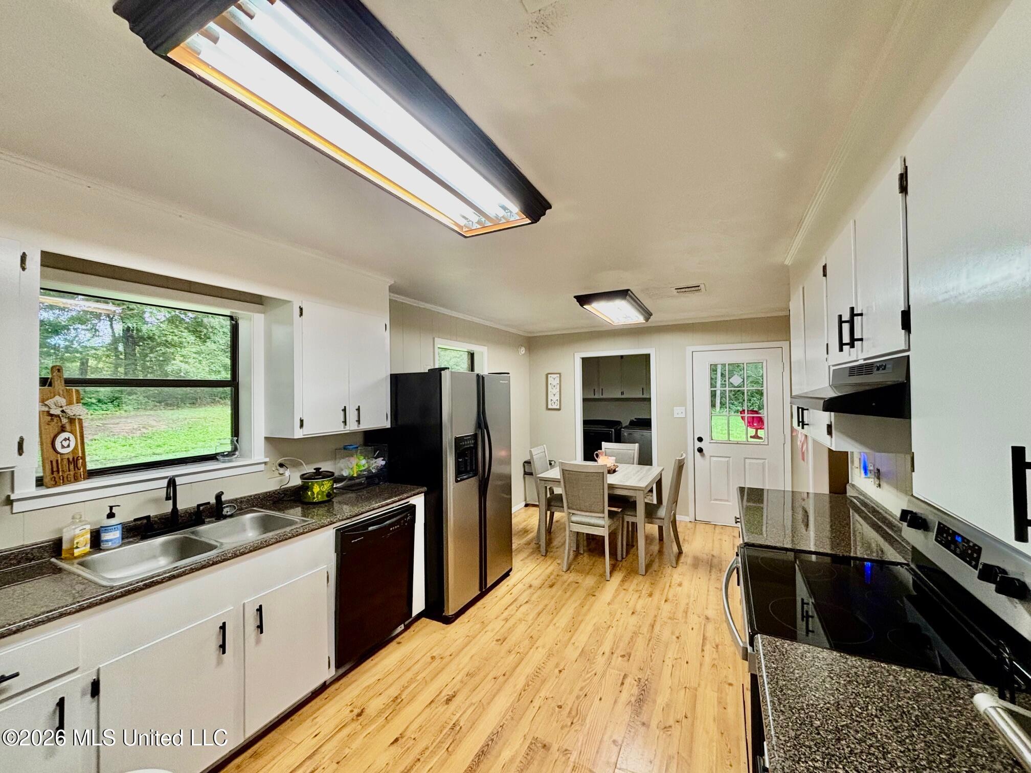 1028 Deer Creek Lane