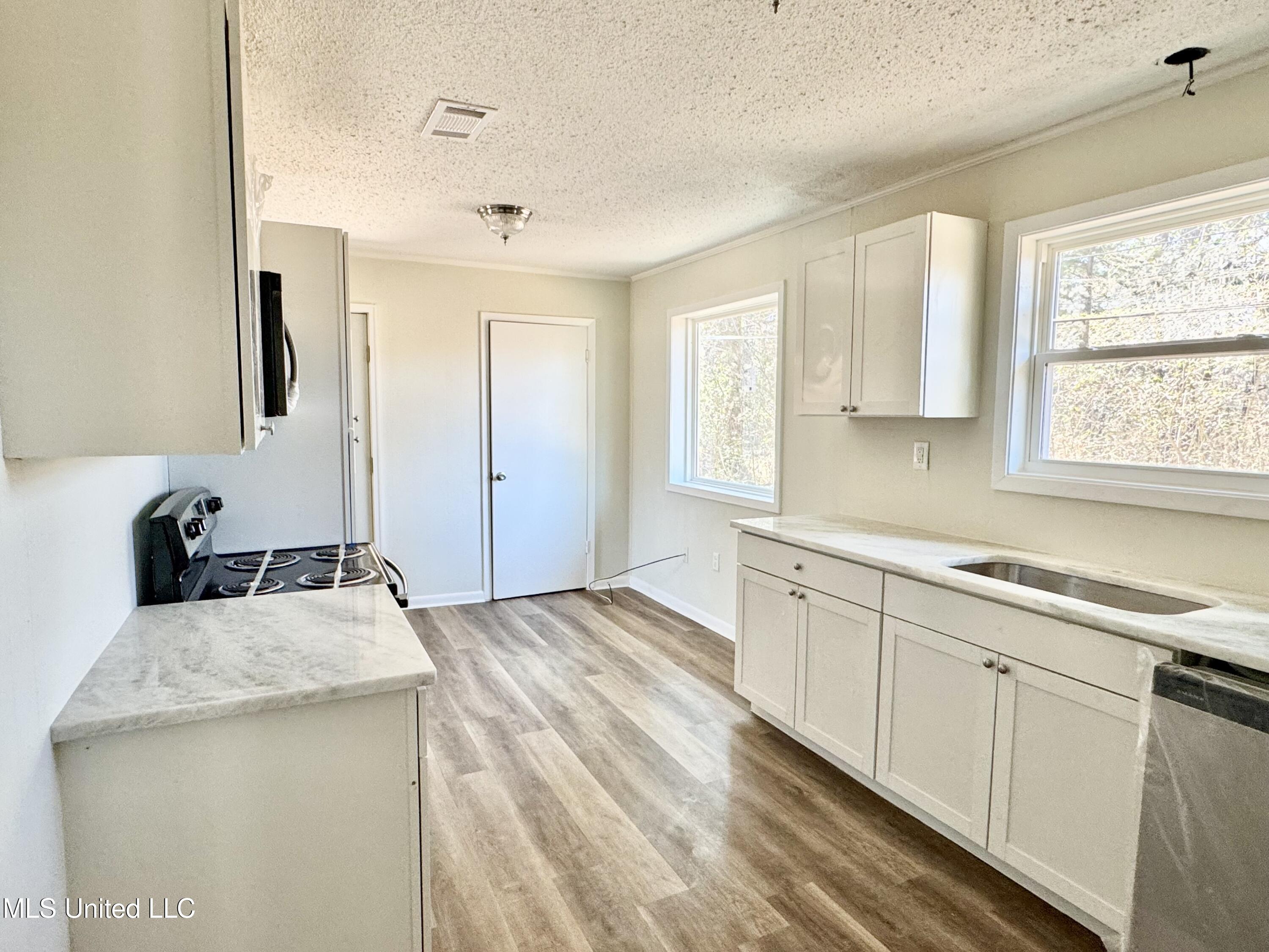 130 Shadowlane Drive, Holly Springs, Mississippi image 3