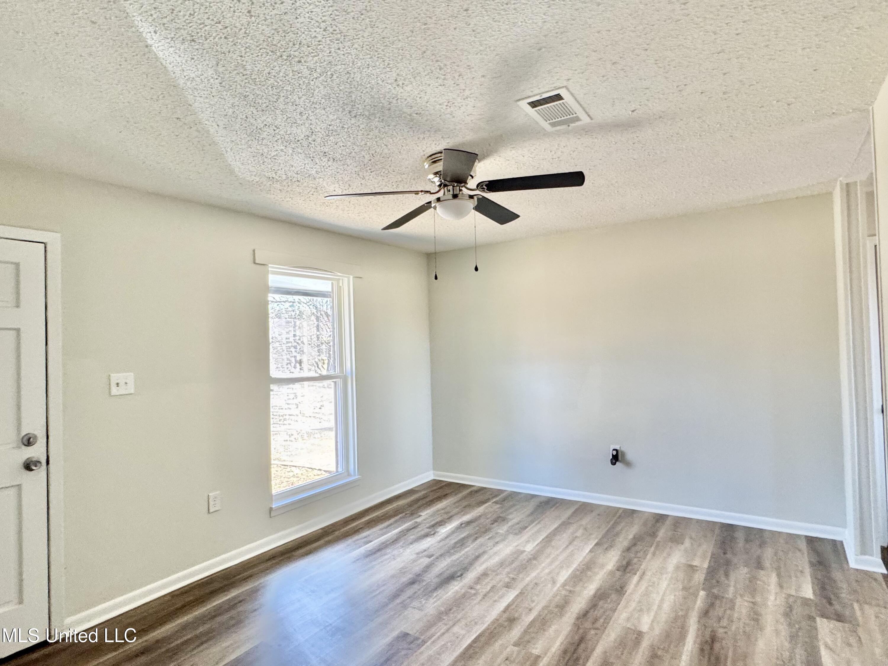 130 Shadowlane Drive, Holly Springs, Mississippi image 4